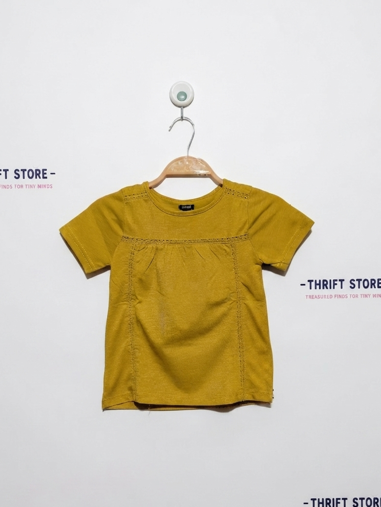 Kiabi Girls Mustard "Lace Detail" Classic Tee - Size Estimated Age 5 Years AB2
