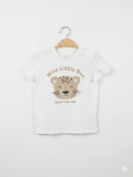 Looking for high-quality, sustainable toddler wear? This C&A Baby White Leopard T-shirt is a must-have for your child's wardrobe. Known for their durable and soft organic cotton fabrics, C&A provides comfort that lasts. This "Wild Little One" graphic tee is perfect for casual playdates or summer outings. Shop pre-loved and save on premium European brands at Tiny Thrift Store.