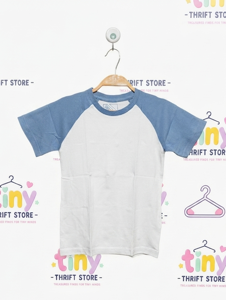 URBN-DEPT Boys Off-White & Blue Raglan Tee - Size 8 YRS Estimated Age 8 Years AB2