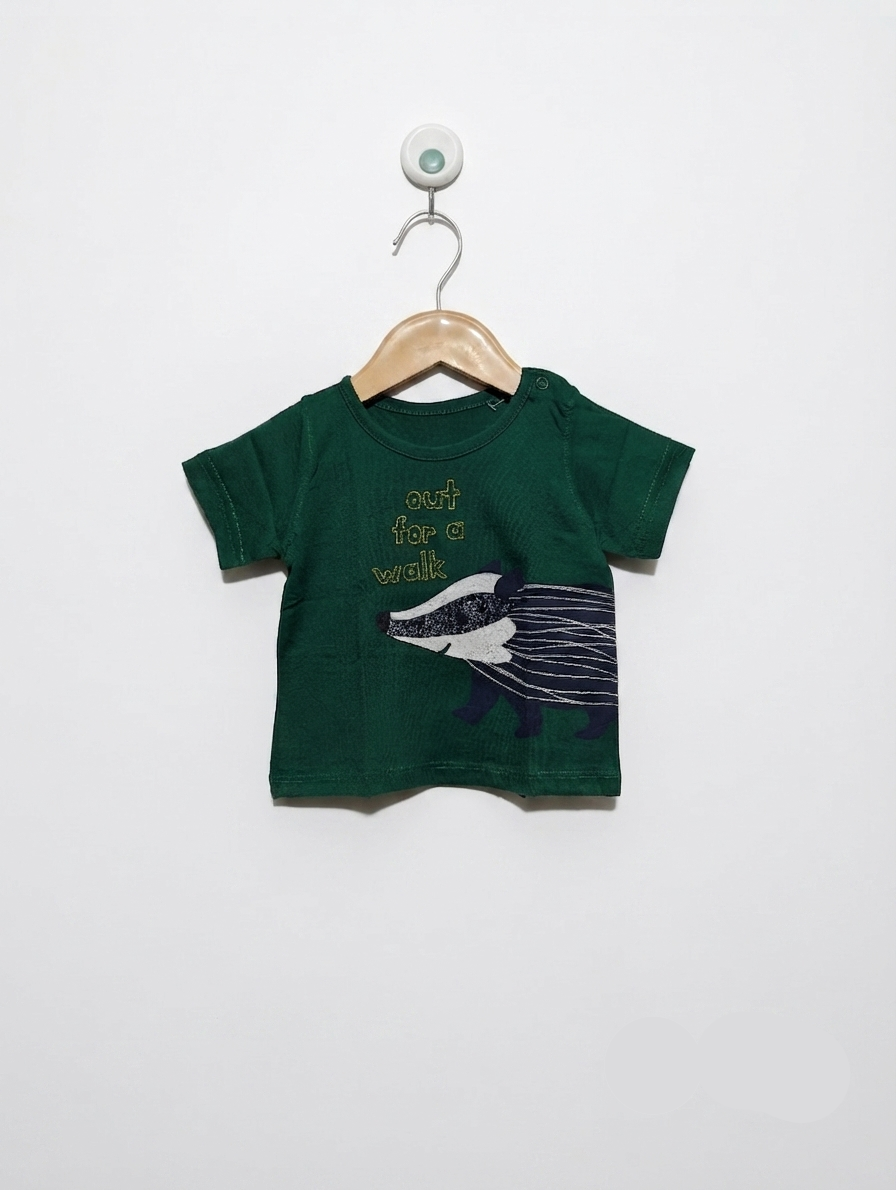 M&S Boys Pine Green "Out For A Walk" Badger Graphic Tee - Size Estimated Age 0 to 3 Months AB2