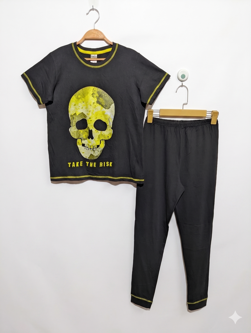 Boys Black "Take the Risk" Skull Graphic Short Sleeve Pajama Set - Size Estimated Age 12-13 Years AB1