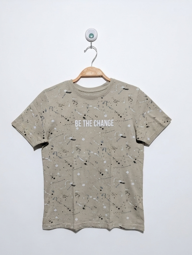 Primark Boys Khaki "Be The Change" Paint Splatter Tee - Size Estimated Age 9-10 Years AB2