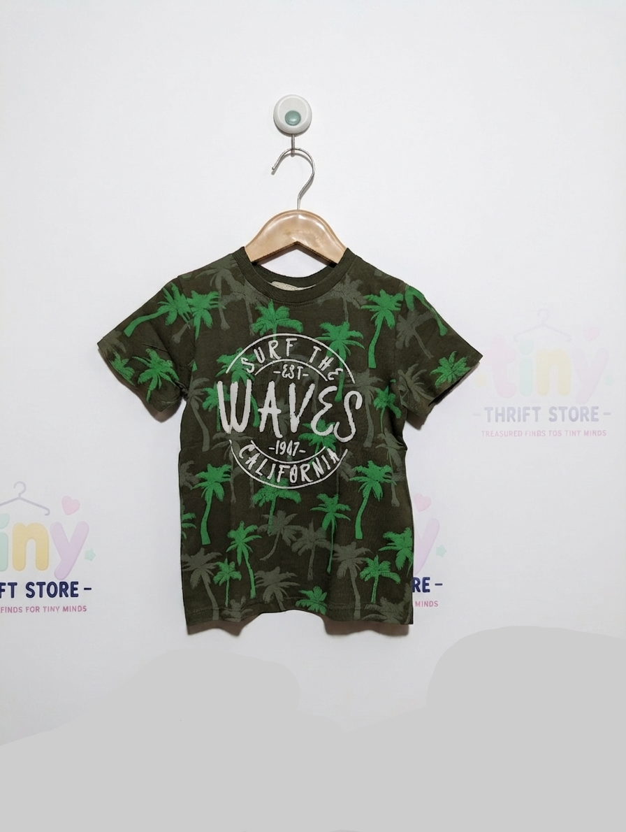 H&M Boys Olive Green "Surf The Waves" Palm Tree Short Sleeve Tee - Size Estimated Age 3-4 Years AB2