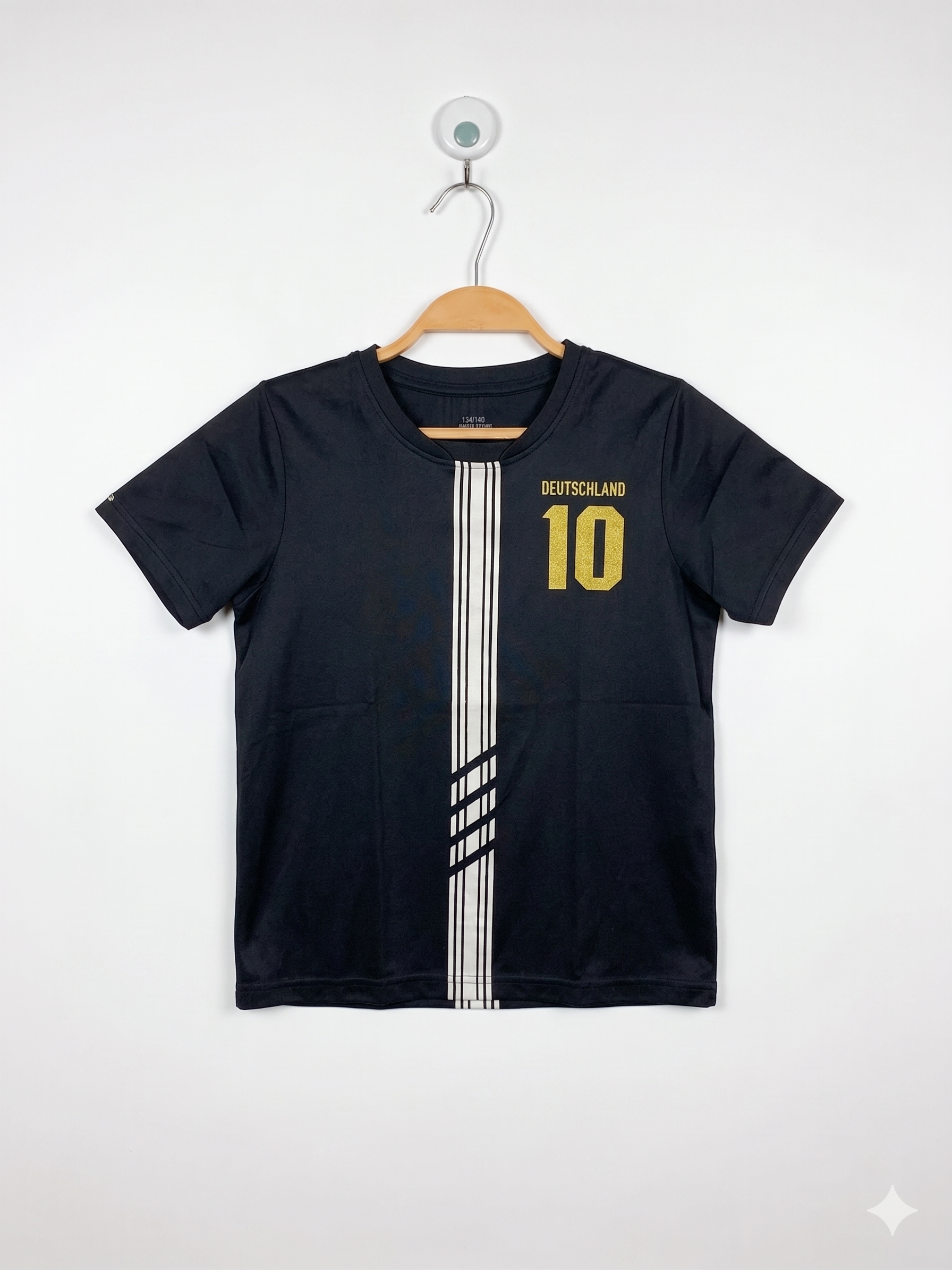 Deutschland Boys Black "10" Graphic Short Sleeve Sports Jersey - Size Estimated Age 8-10 Years AB1