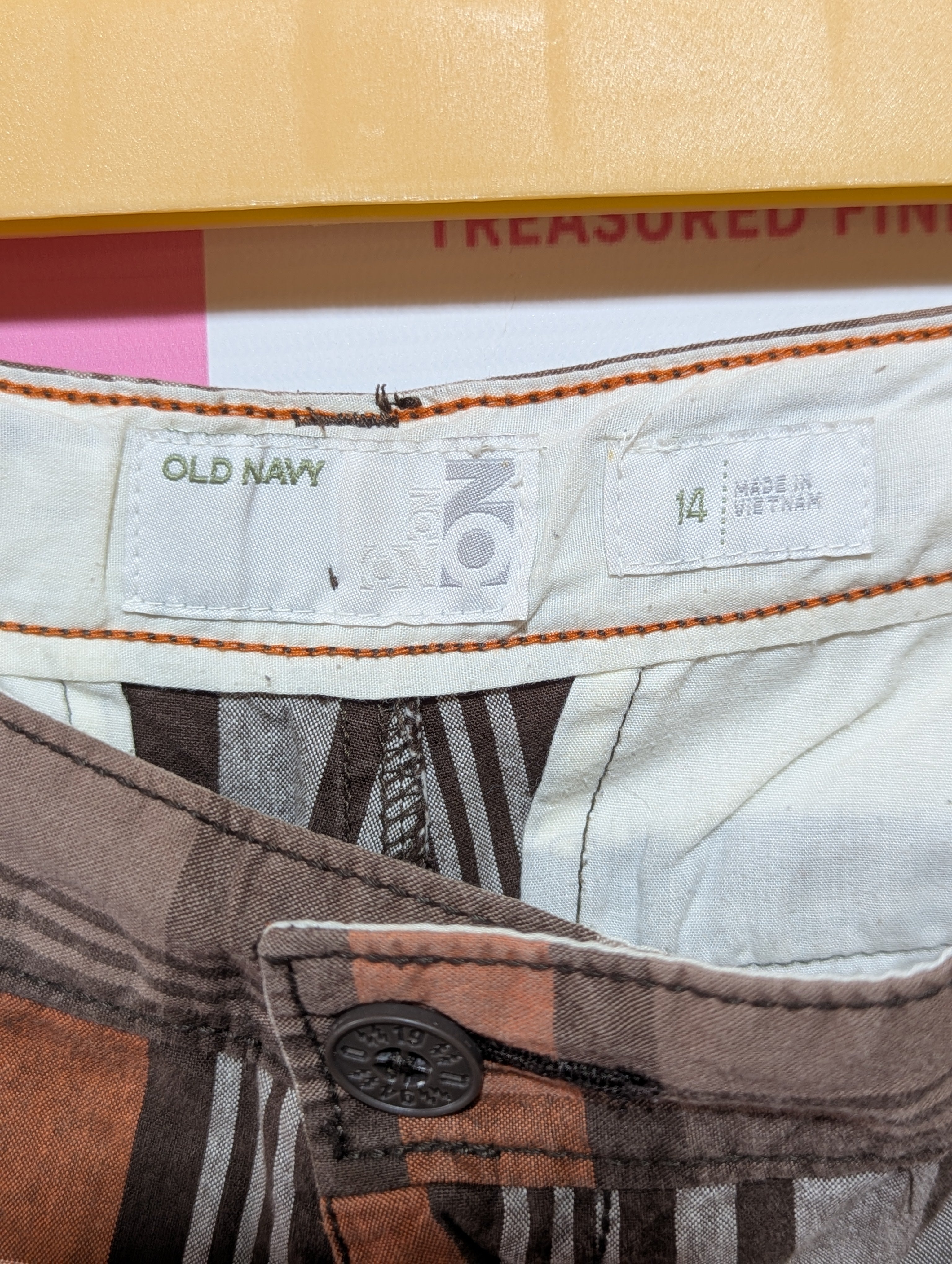 Old Navy Boys Brown Plaid Chino Shorts - Size Tag 14 Estimated Age 14 Years AB1