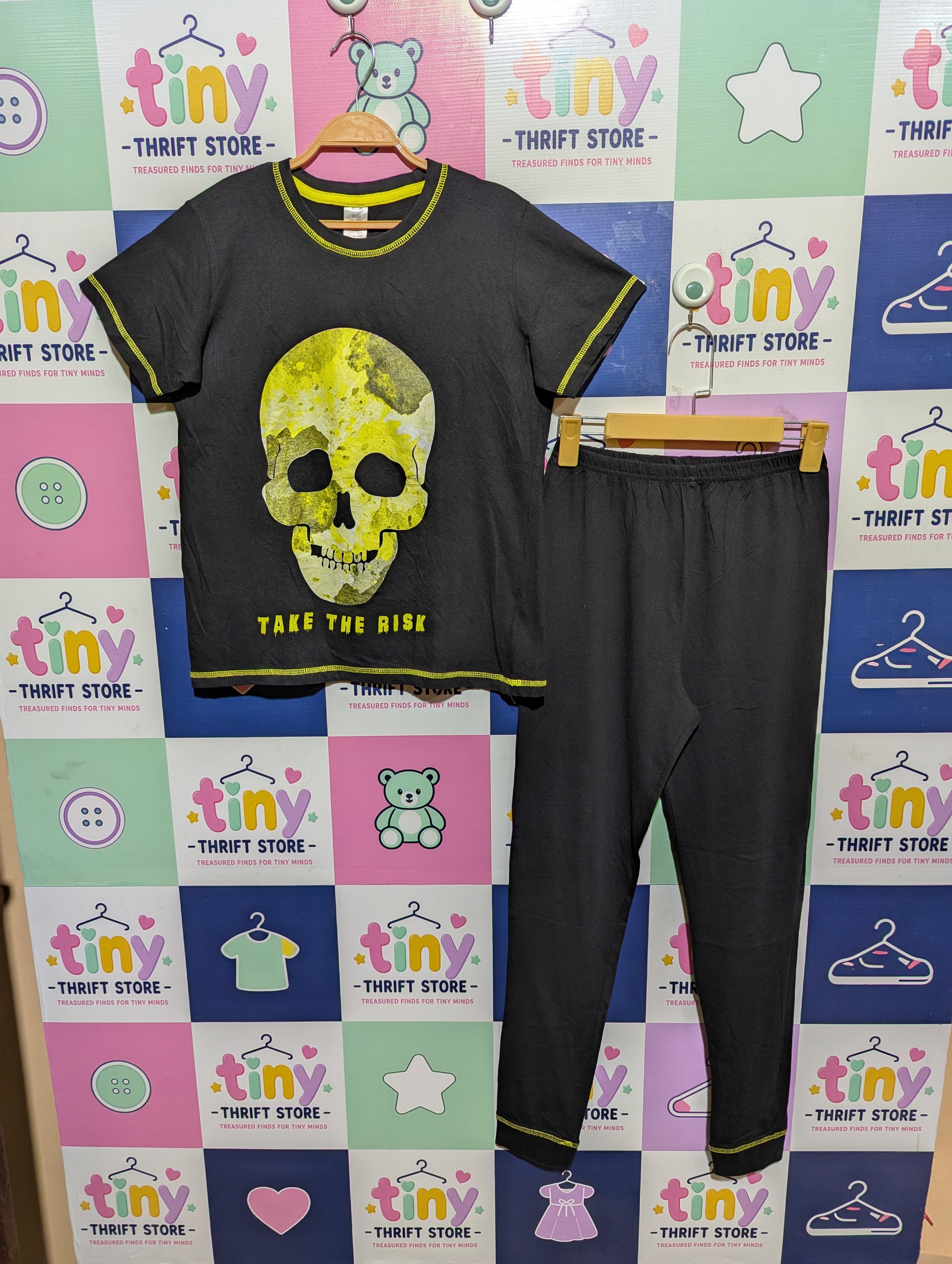 Boys Black "Take the Risk" Skull Graphic Short Sleeve Pajama Set - Size Estimated Age 12-13 Years AB1