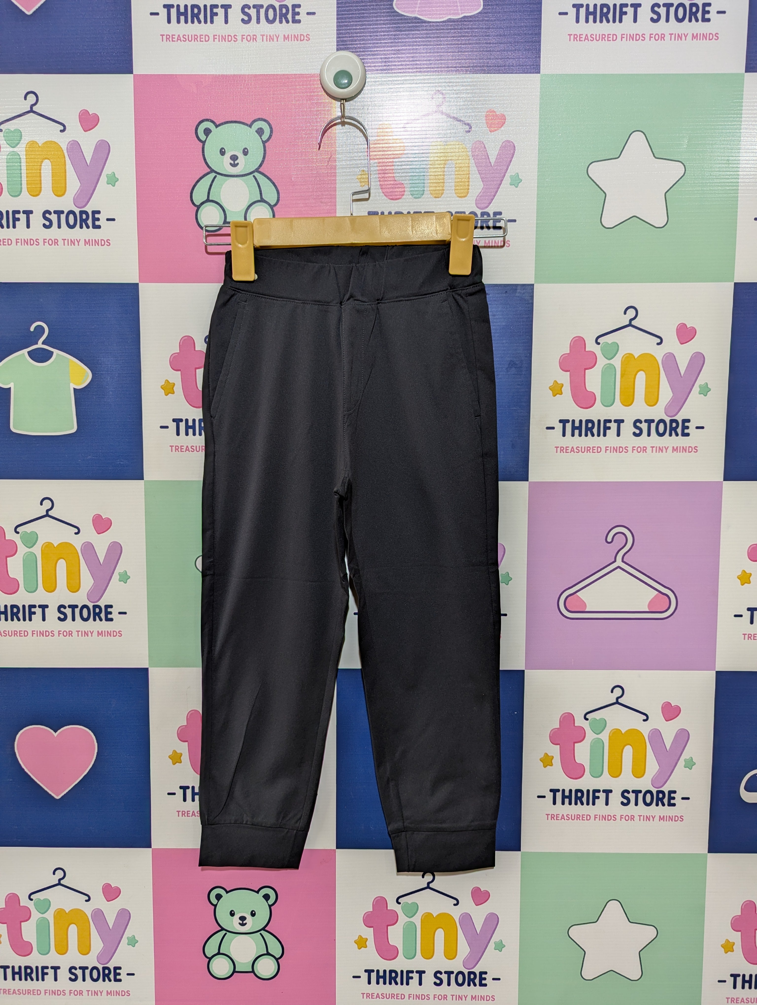 Uniqlo Unisex Boys Girls Solid Black Ultra Stretch Jogger Pants - Size 120 Estimated Age 6-7 Years AB1
