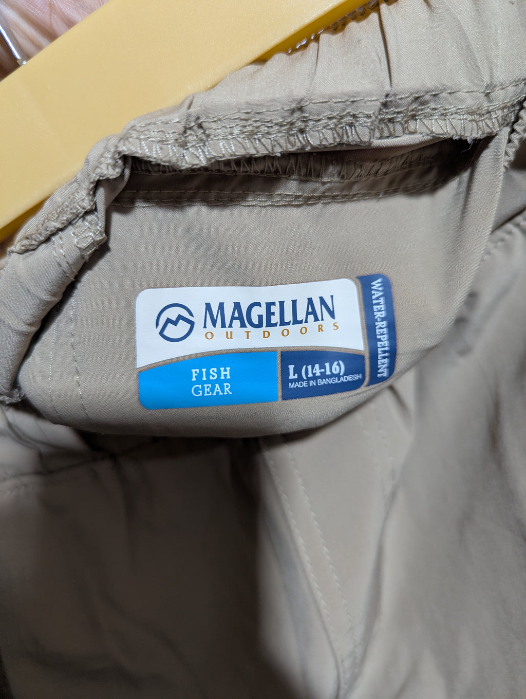 Magellan Outdoors Boys Beige "Fish Gear" Water-Repellent Cargo Shorts - Size L (14-16) Estimated Age 14-16 Years AB1