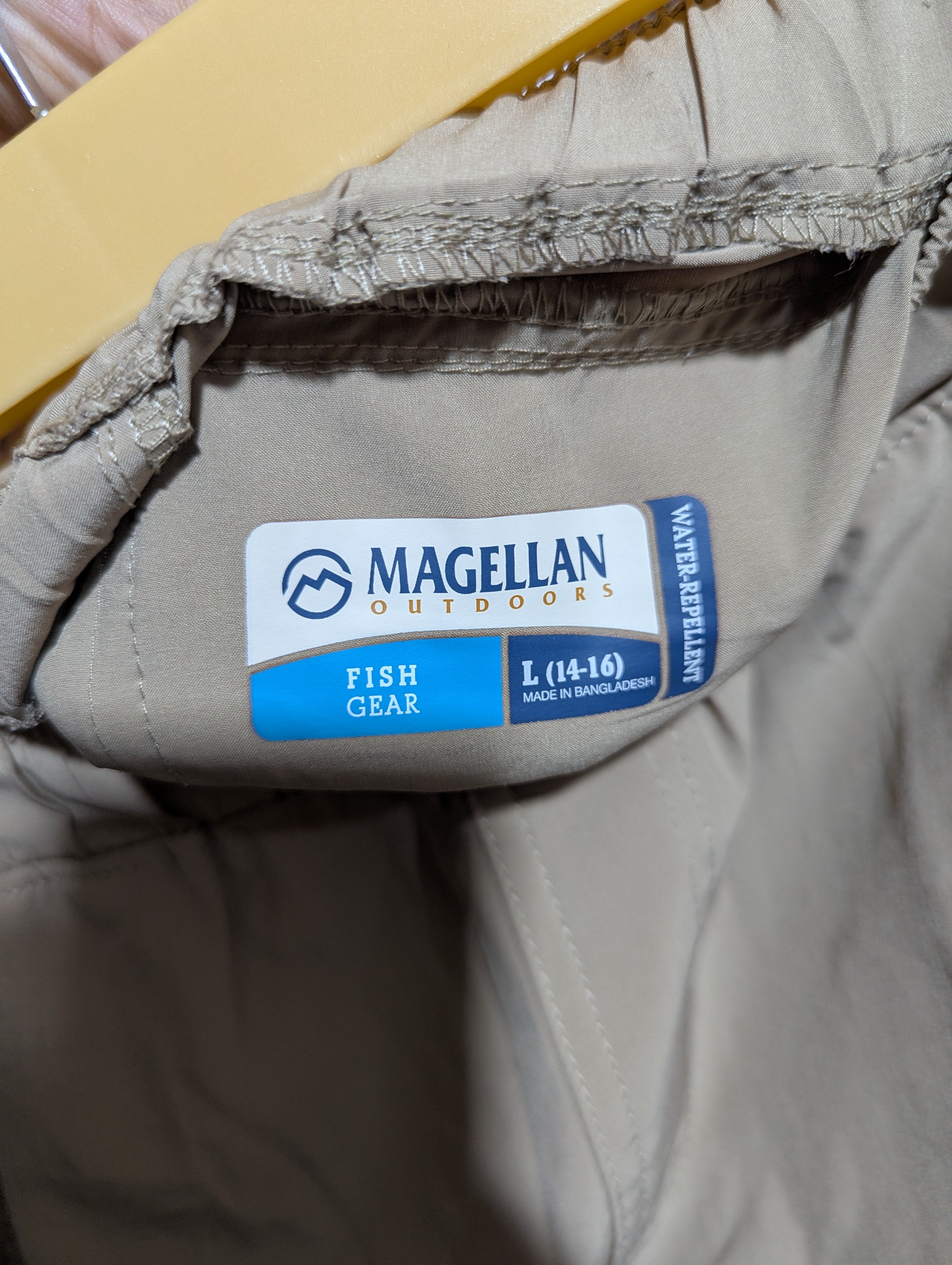Magellan Outdoors Boys Beige "Fish Gear" Water-Repellent Cargo Shorts - Size L (14-16) Estimated Age 14-16 Years AB1