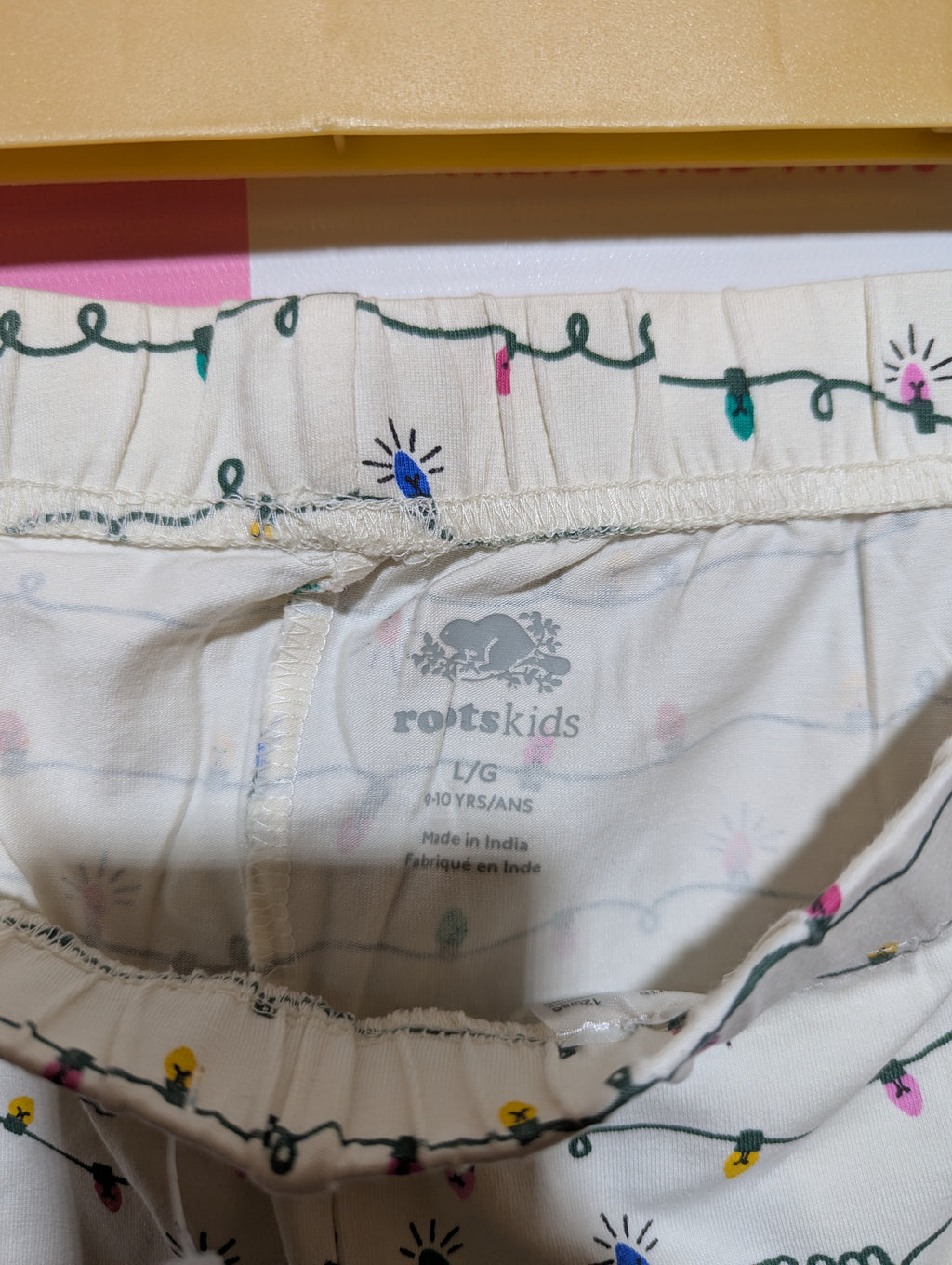 Roots Kids Girls Cream "Holiday Lights" Jogger Pants - Size Estimated Age 9-10 Years AB2