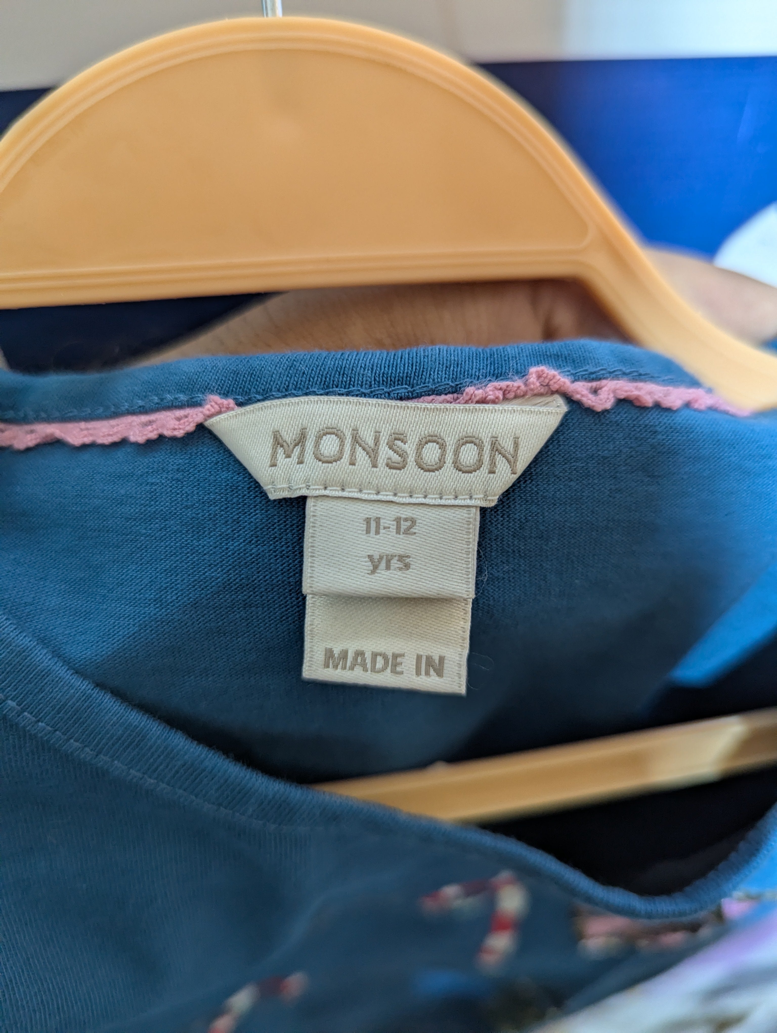 Monsoon Girls Blue "Sequin Gift" Holiday Graphic Tee - Size Estimated Age 11-12 Years AB2