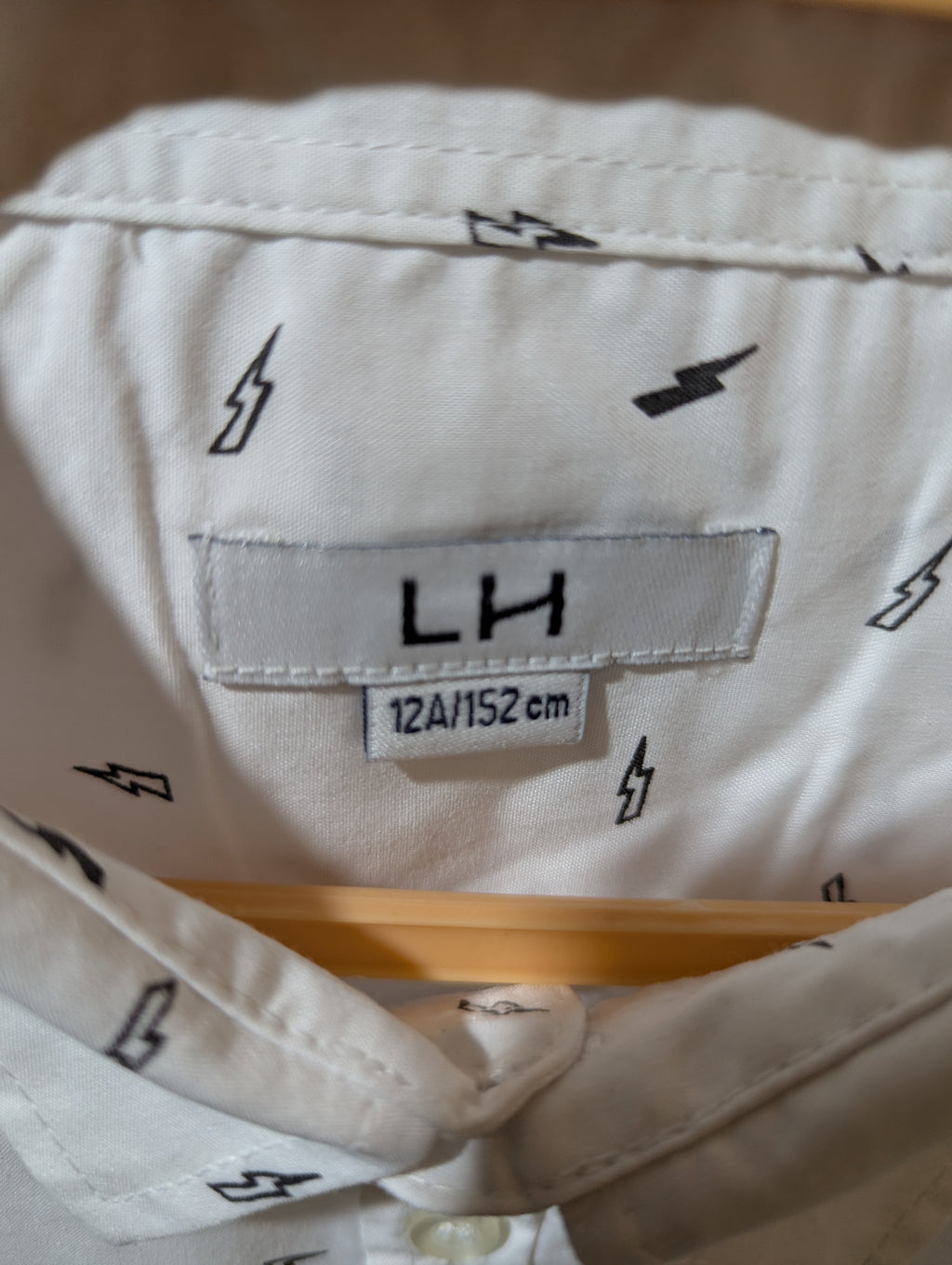 LH Boys White "Lightning Bolt" Pattern Button-Down Shirt - Size 12A (152 cm) Estimated Age 12 Years AB2