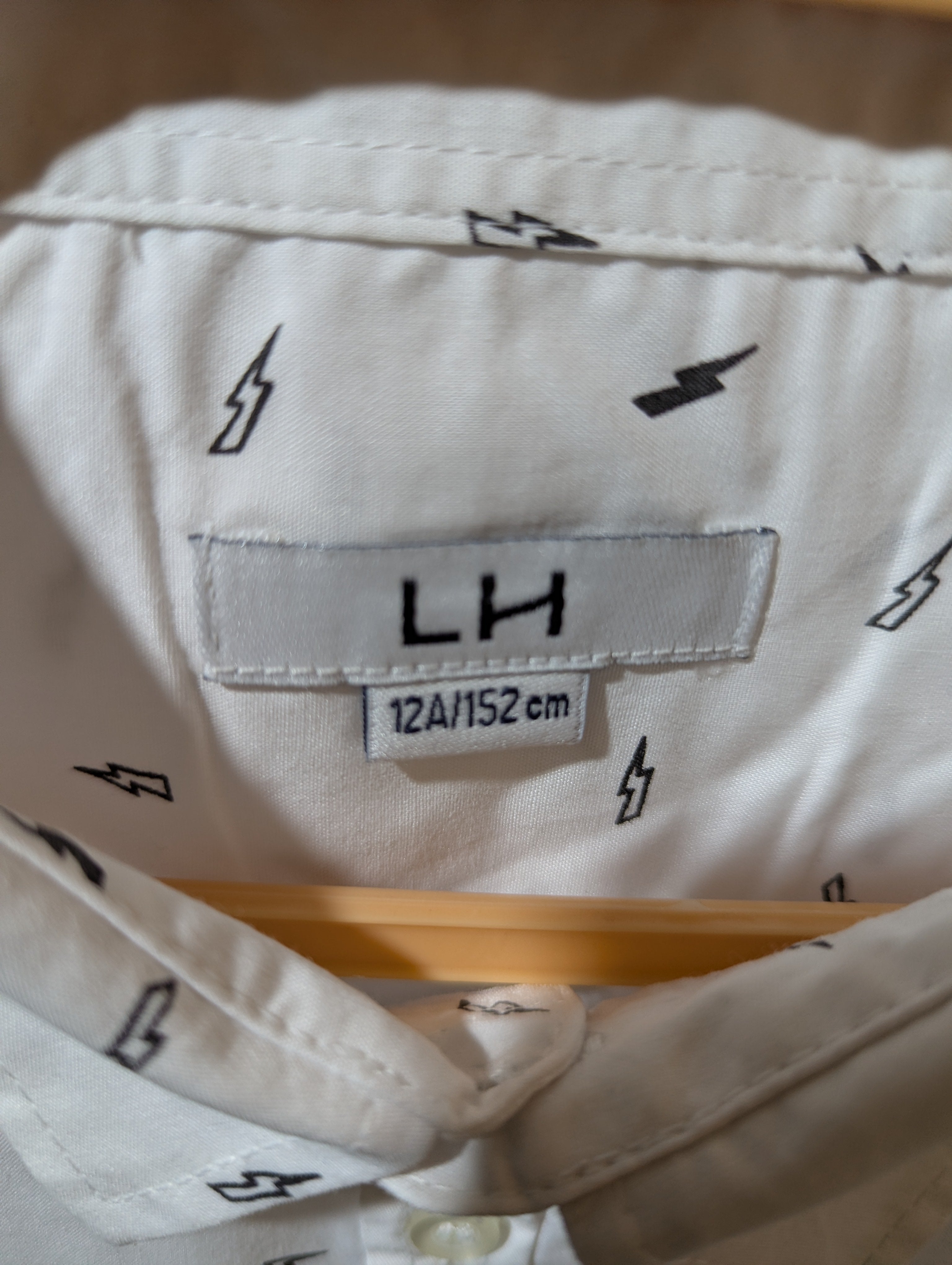 LH Boys White "Lightning Bolt" Pattern Button-Down Shirt - Size 12A (152 cm) Estimated Age 12 Years AB2