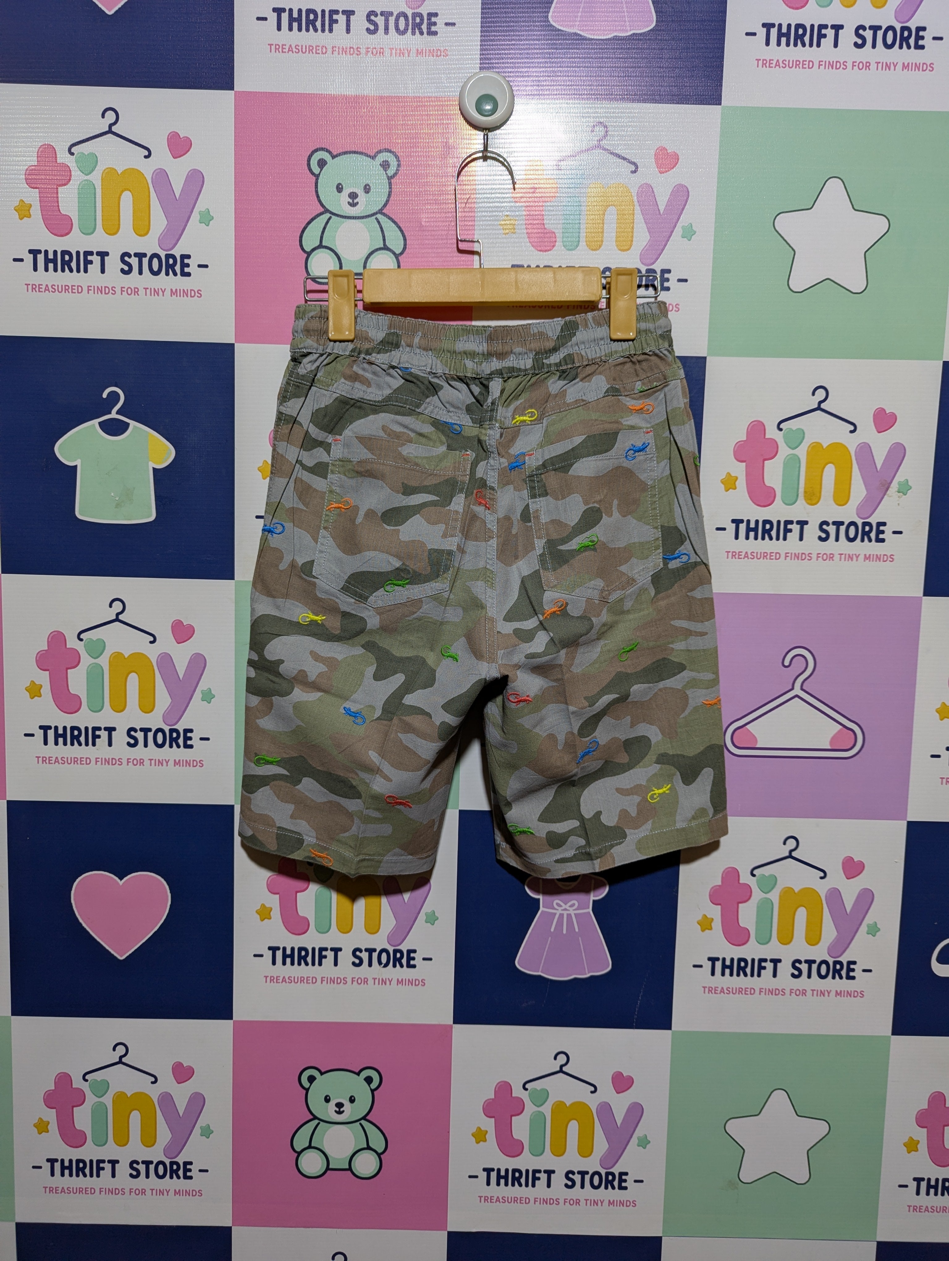 Boden Boys Camo Print Shorts with Embroidered Details - Size 158 cm Estimated Age 13 Years AB2