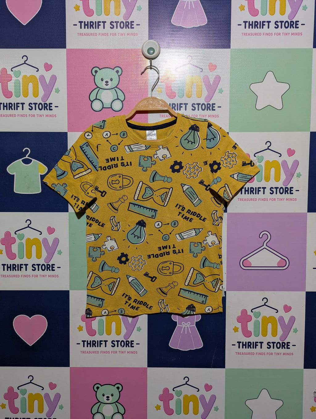 Little Kids Boys Mustard Yellow "It's Riddle Time" Pattern Tee - Size Estimated Age 8-9 Years AB2