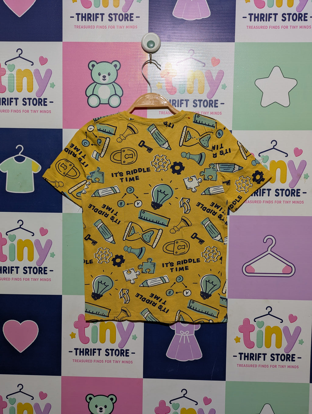 Little Kids Boys Mustard Yellow "It's Riddle Time" Pattern Tee - Size Estimated Age 8-9 Years AB2