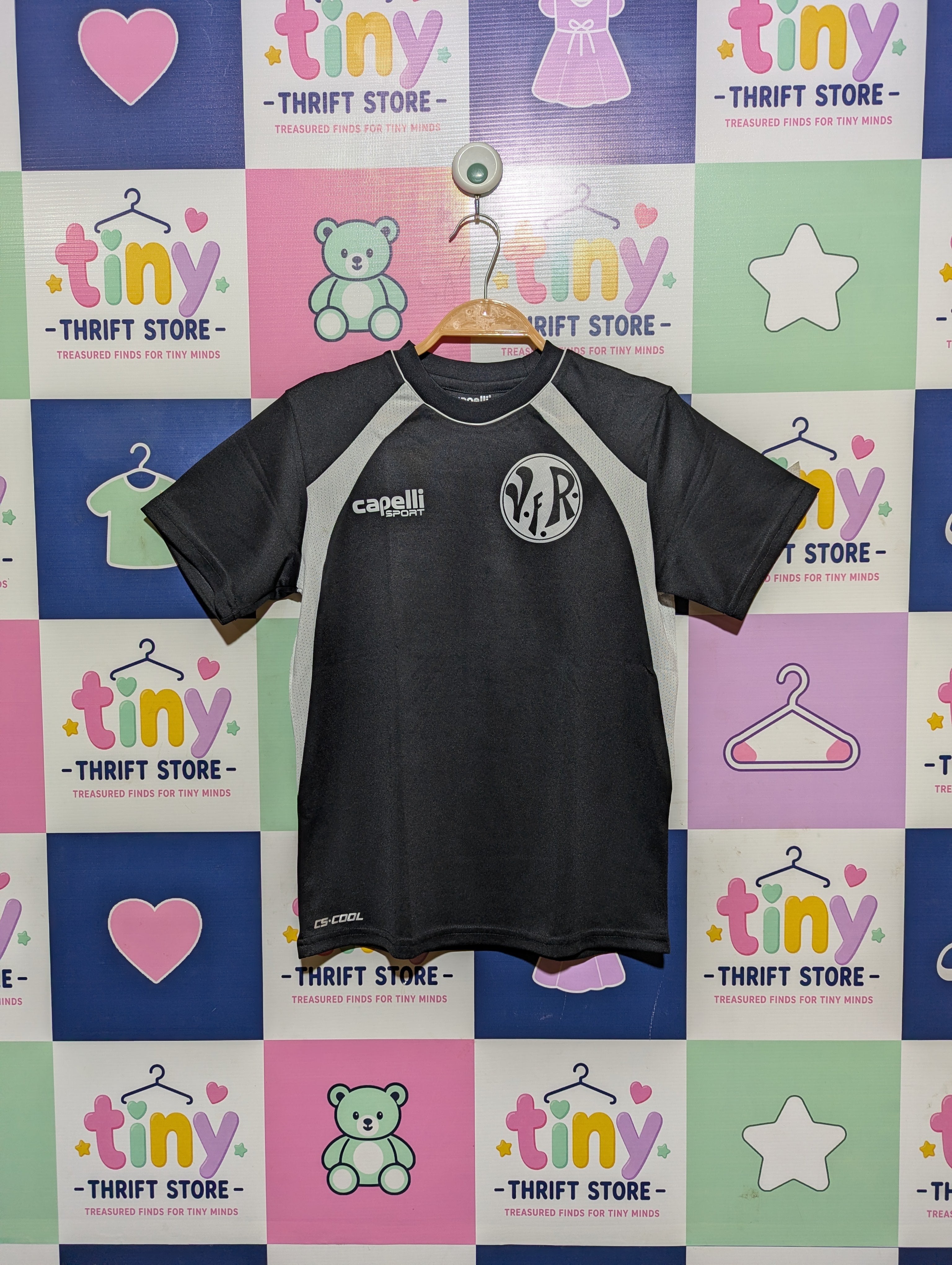 Capelli Sport Boys Black "VfR Aalen Fussballcamp" Performance Tee - Size Estimated Age 8 Years AB2