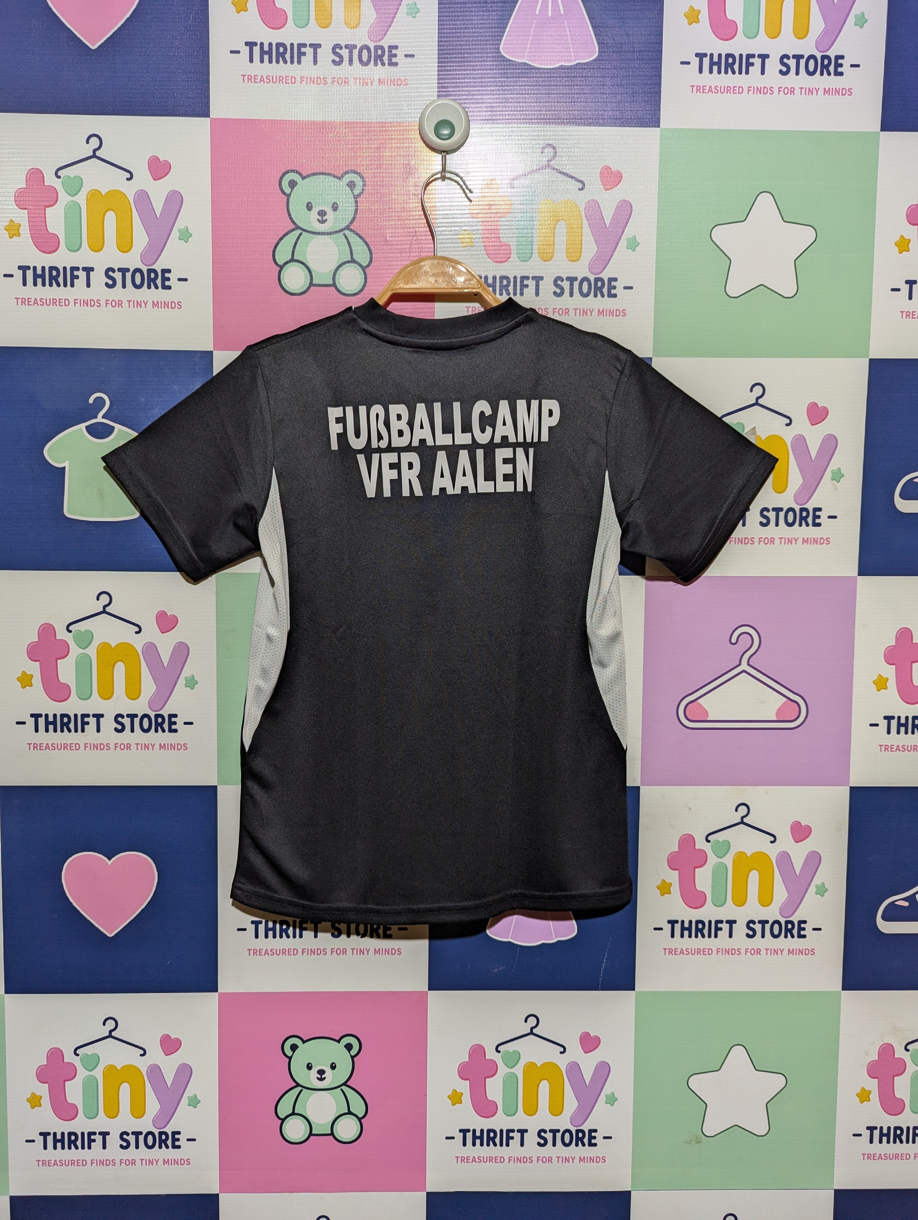 Capelli Sport Boys Black "VfR Aalen Fussballcamp" Performance Tee - Size Estimated Age 8 Years AB2