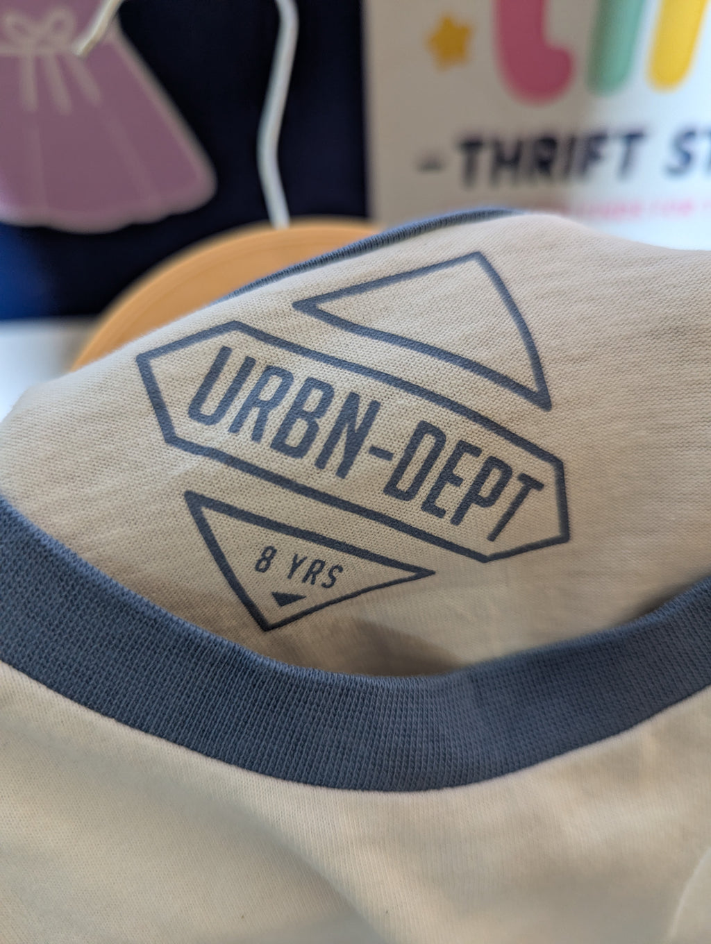 URBN-DEPT Boys Off-White & Blue Raglan Tee - Size 8 YRS Estimated Age 8 Years AB2