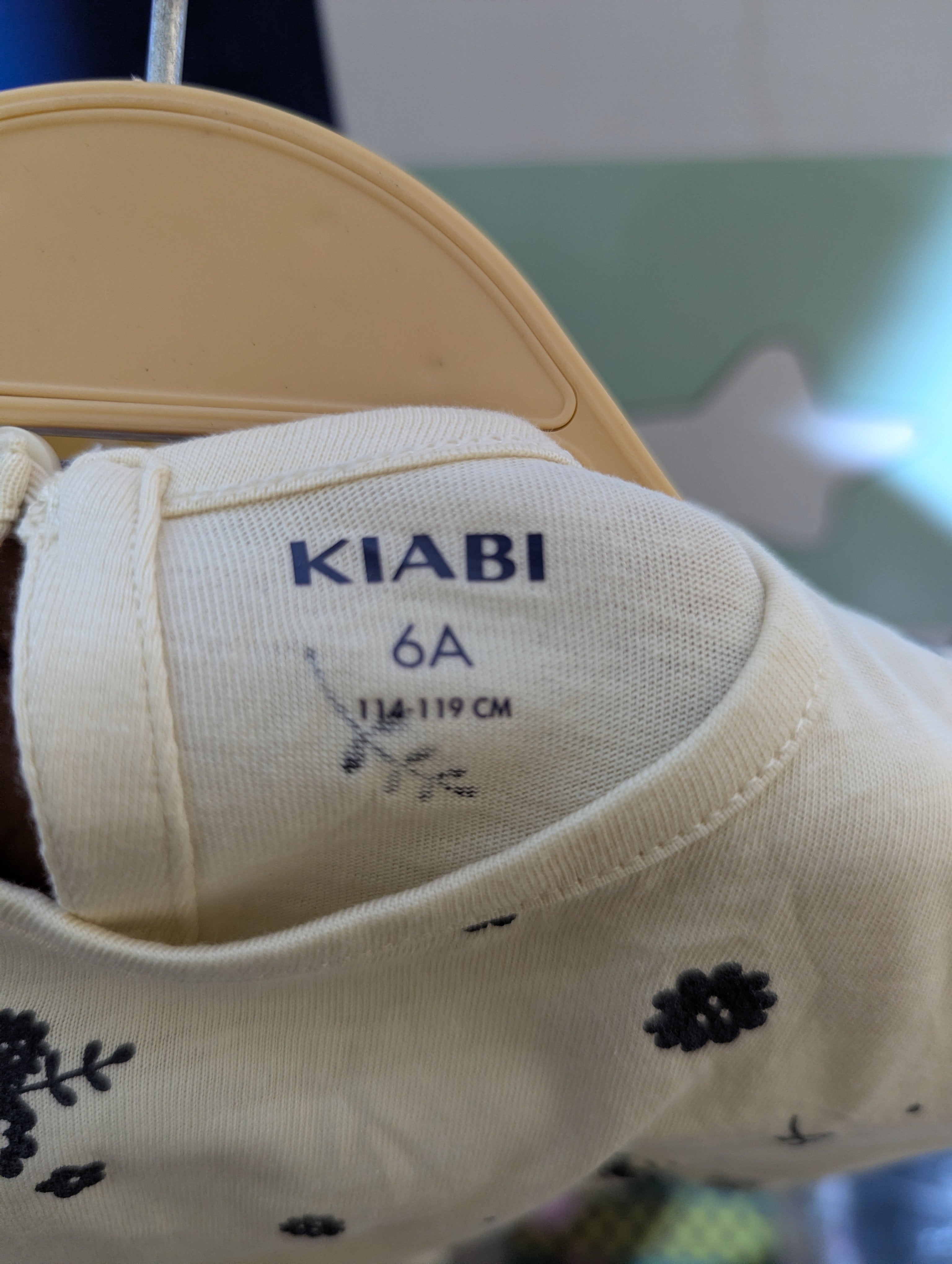 Kiabi Girls Cream "Floral Print" Classic Tee - Size 6A (Estimated Age 6 Years) AB2