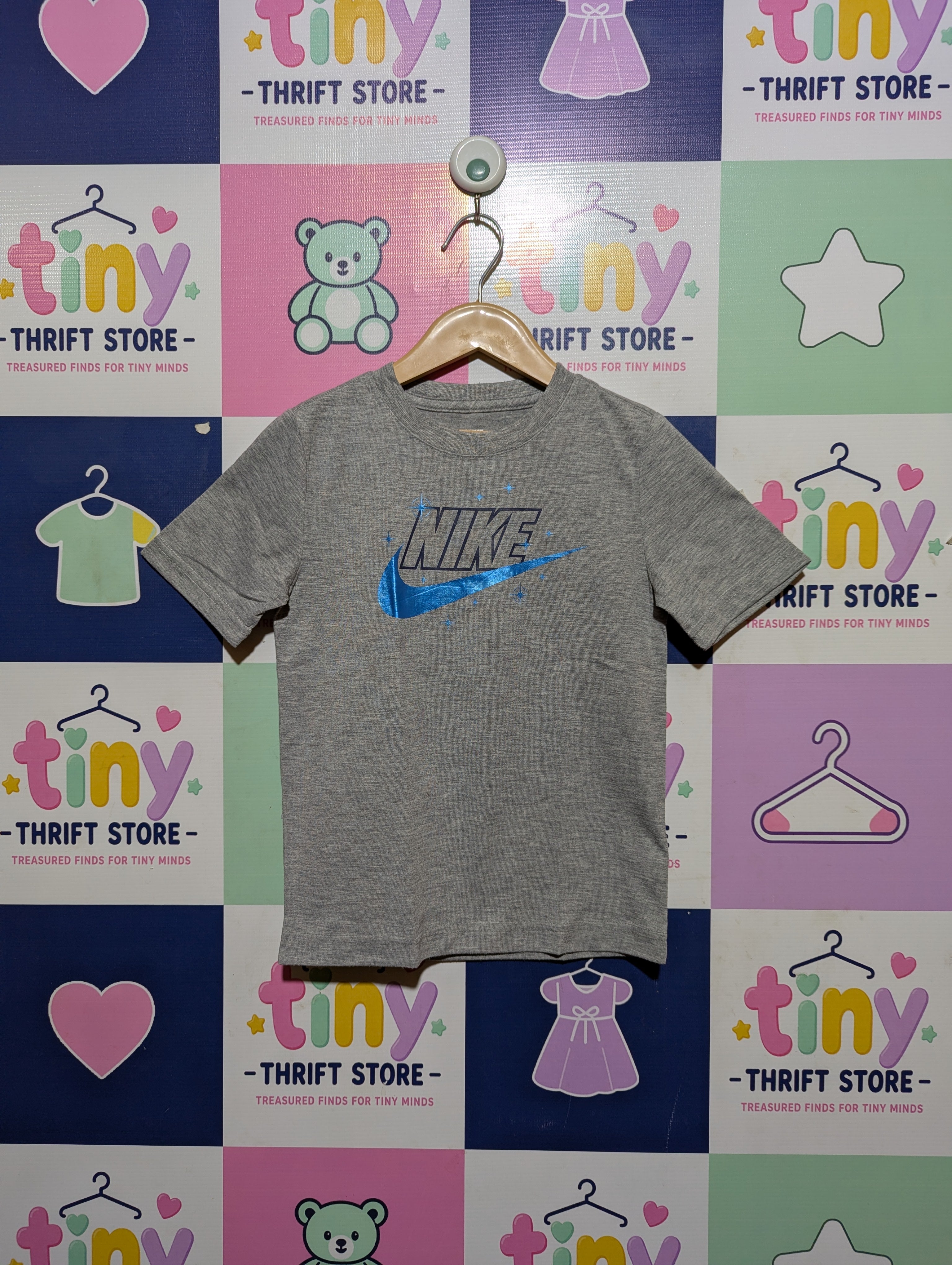 Nike Boys Heather Grey "Swoosh Sparkle" Short Sleeve Tee - Size 104-110cm (Estimated Age 4-5 Years) AB2