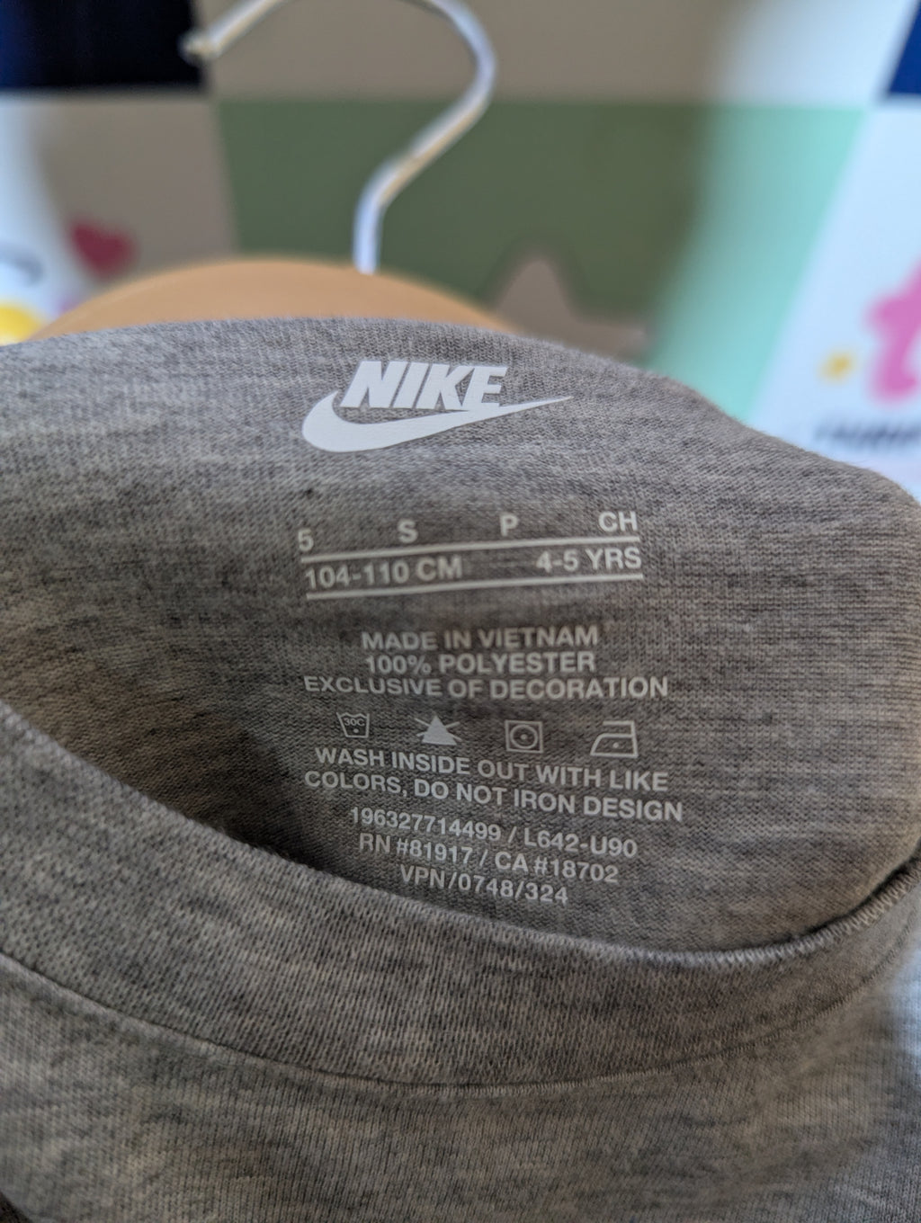 Nike Boys Heather Grey "Swoosh Sparkle" Short Sleeve Tee - Size 104-110cm (Estimated Age 4-5 Years) AB2