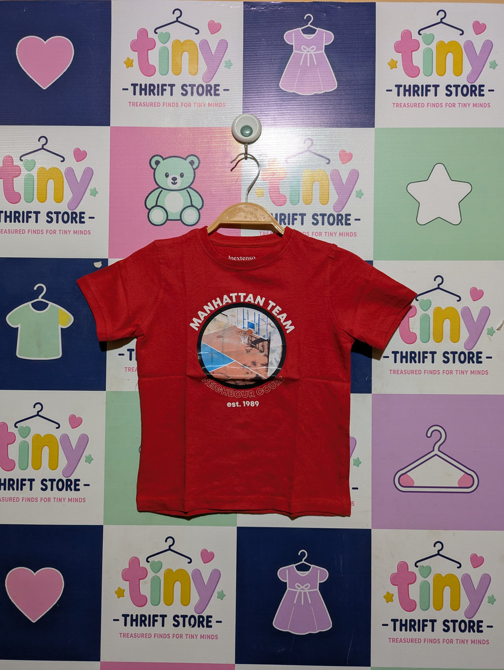 Inextenso Boys Red "Manhattan Team" Basketball Graphic Tee - Size 5 Years (Estimated Age 5 Years) AB2