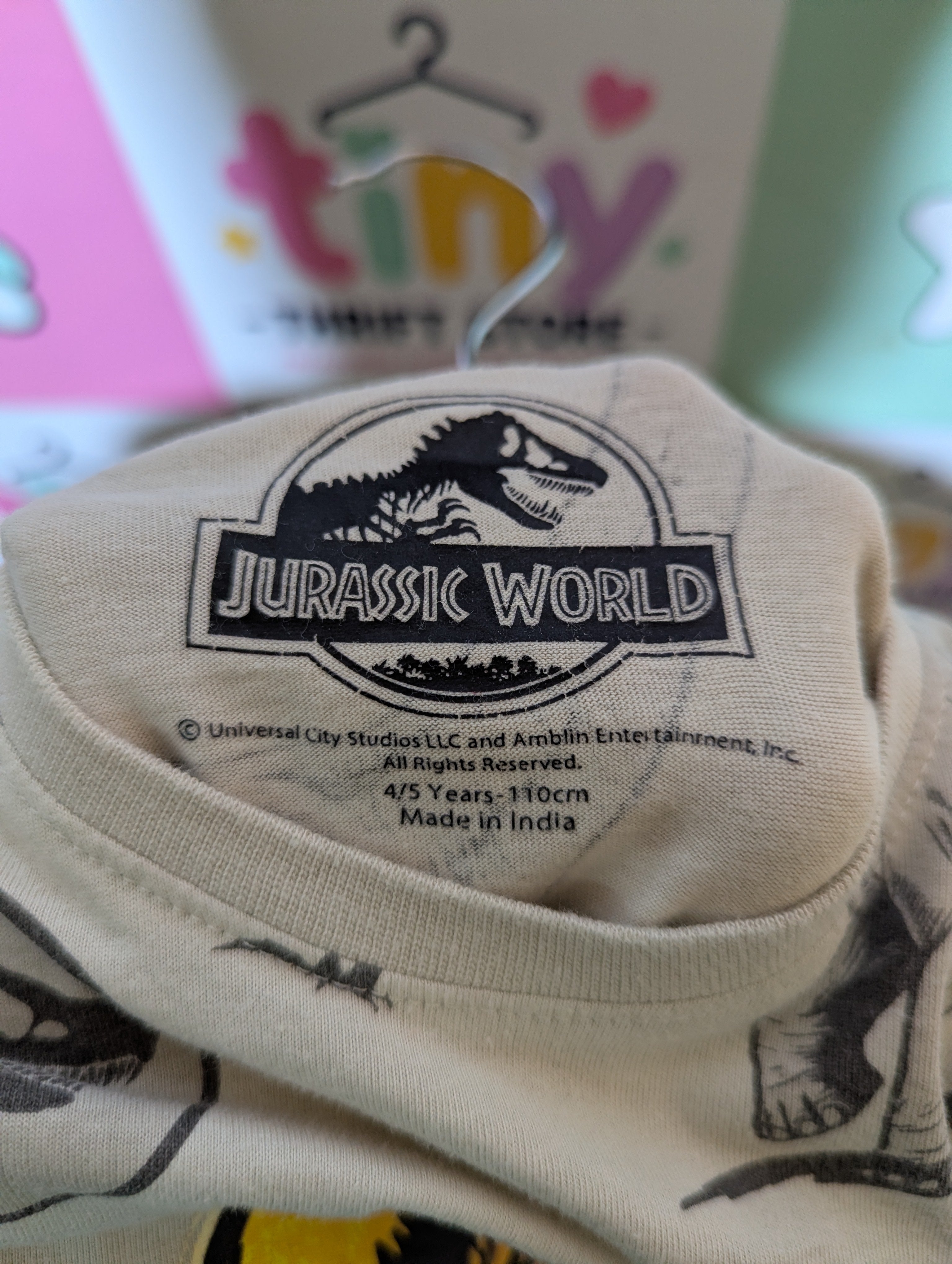 Jurassic World Boys Beige "Dinosaur Pattern" Graphic Tee - Size 110 CM (Estimated Age 4-5 Years) AB2