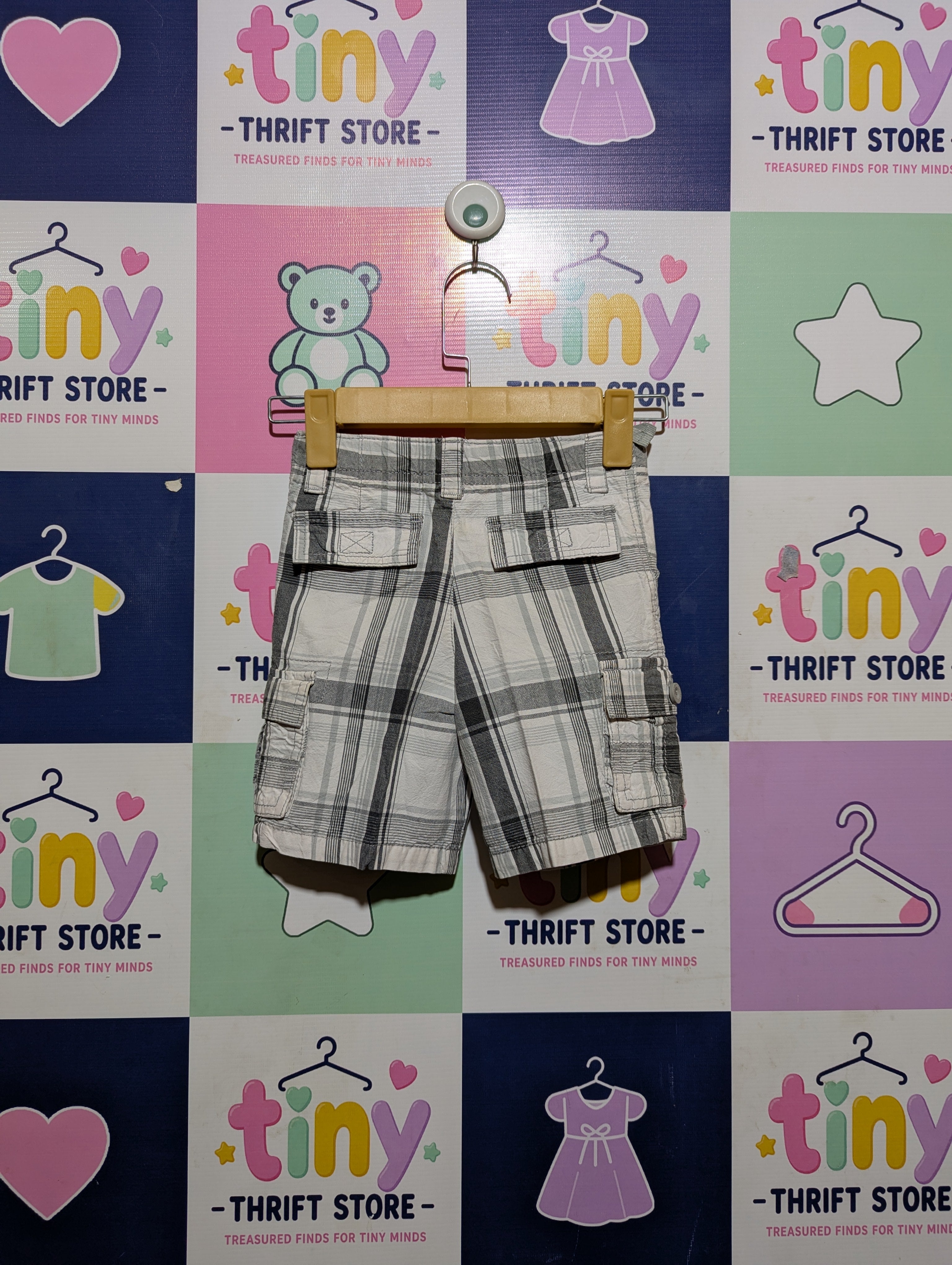 Healthtex Boys White & Grey Plaid Utility Cargo Shorts - Size 3T Estimated Age 3 Years AB2