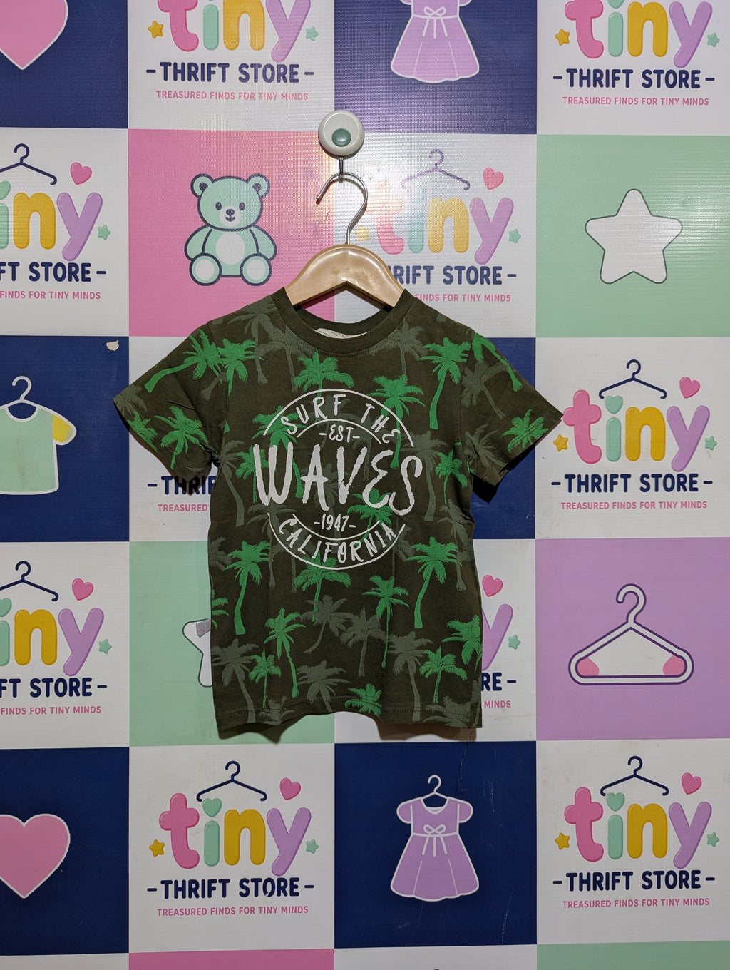 H&M Boys Olive Green "Surf The Waves" Palm Tree Short Sleeve Tee - Size Estimated Age 3-4 Years AB2