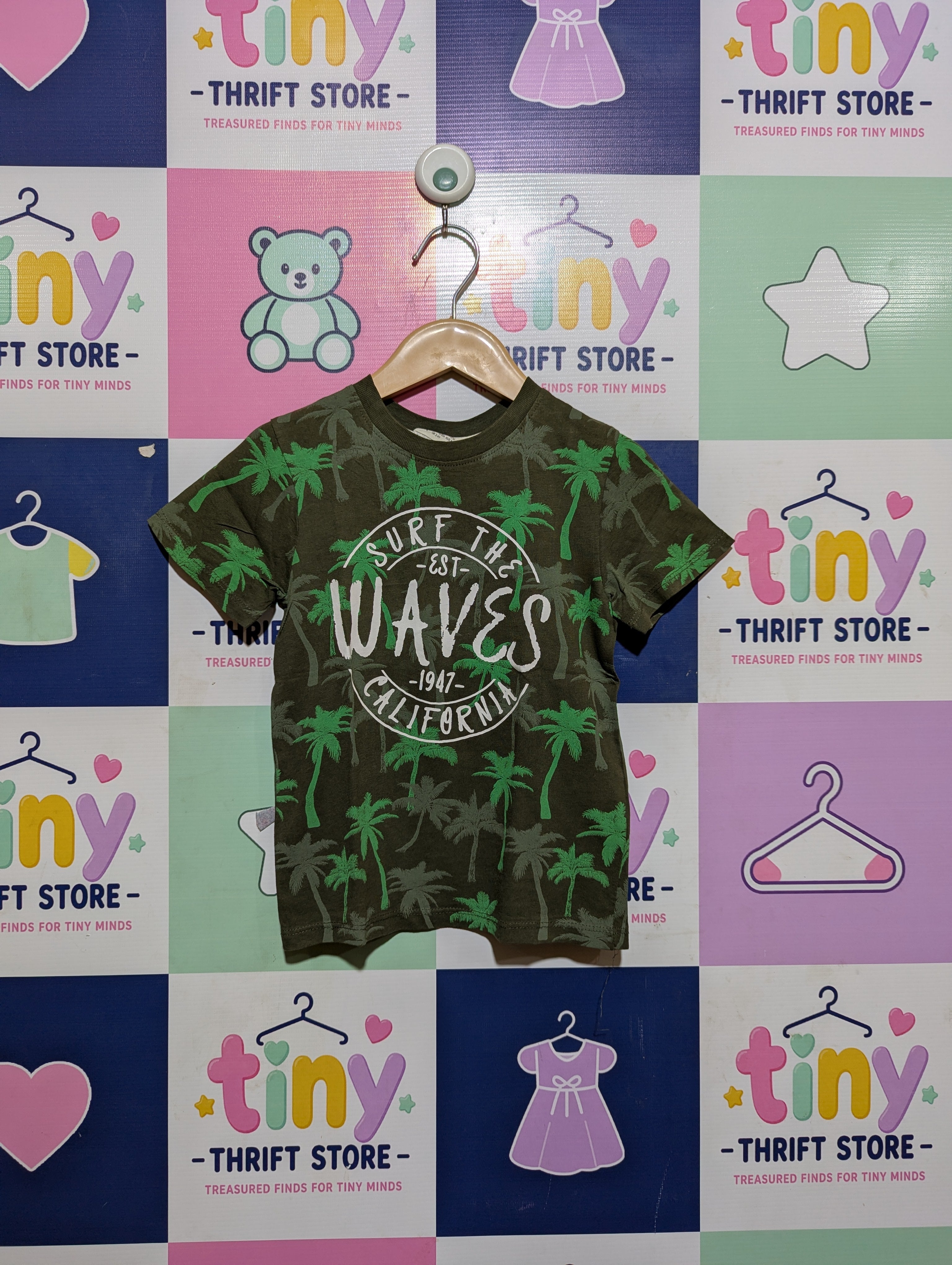 H&M Boys Olive Green "Surf The Waves" Palm Tree Short Sleeve Tee - Size Estimated Age 3-4 Years AB2