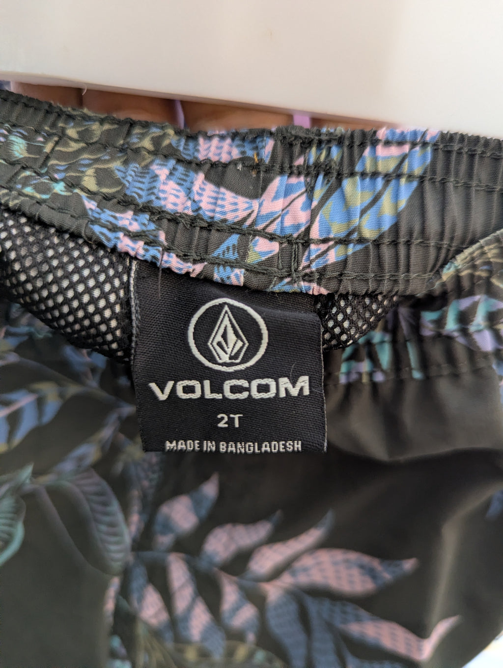 VOLCOM Boys Charcoal Tropical Leaf Swim Trunks - Size 2T Estimated Age 2 Years AB2