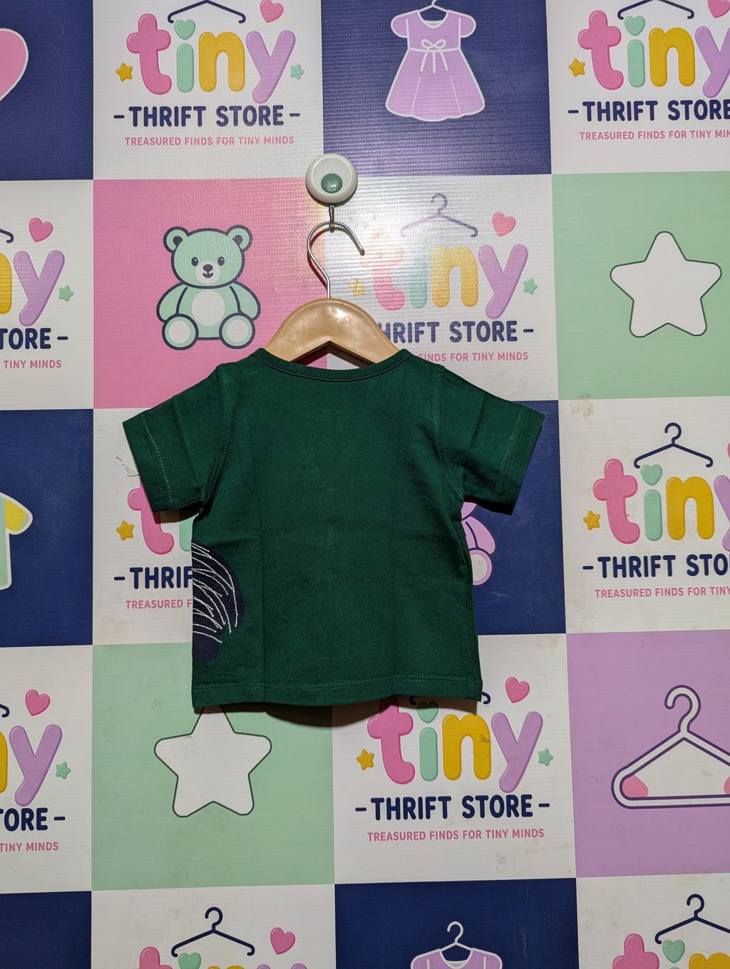 M&S Boys Pine Green "Out For A Walk" Badger Graphic Tee - Size Estimated Age 0 to 3 Months AB2