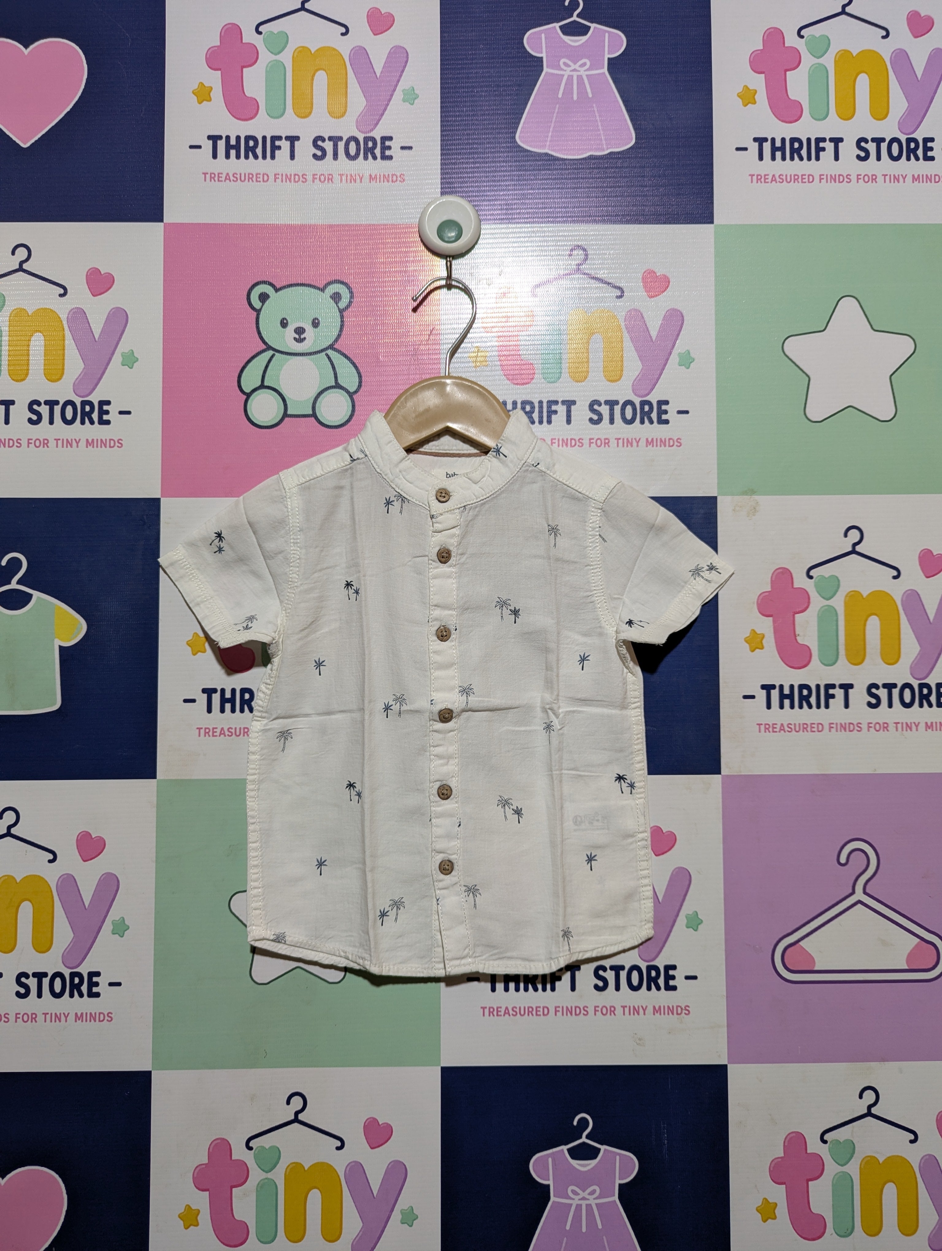Baby C&A Boys Off-White All-Over Palm Tree Print Short Sleeve Button-Down Shirt - Size Estimated Age 12 to 18 Months AB2