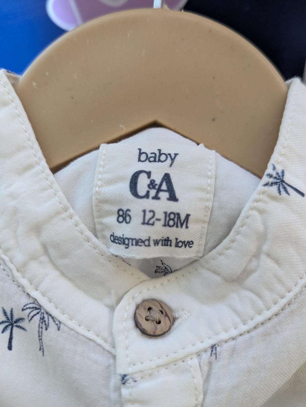 Baby C&A Boys Off-White All-Over Palm Tree Print Short Sleeve Button-Down Shirt - Size Estimated Age 12 to 18 Months AB2
