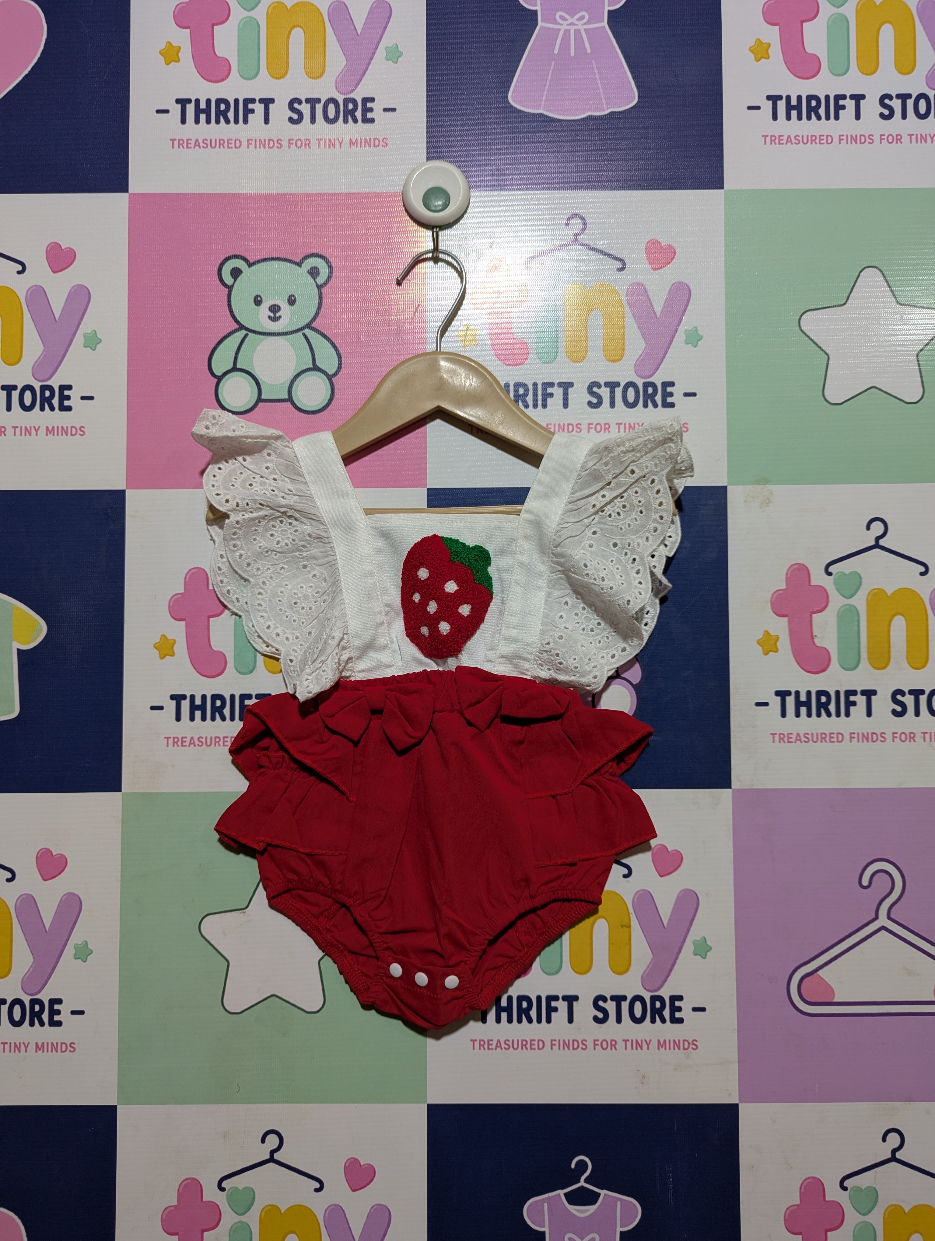 Unbranded Baby Girls White & Red Strawberry Ruffle Romper - Size Estimated Age 6-9 Months AB2