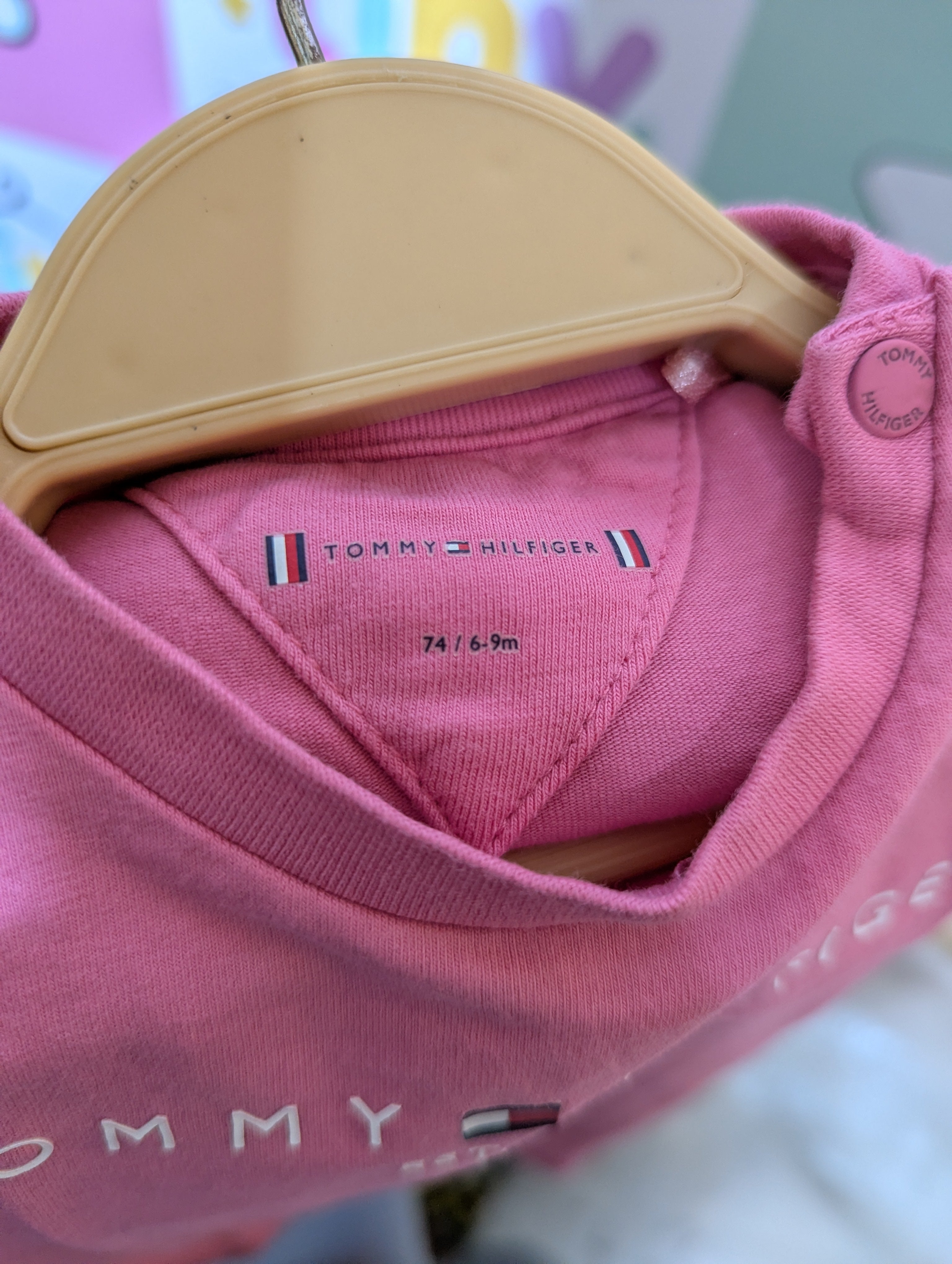Tommy Hilfiger Baby Girls Pink "EST. 1985" Logo Short Sleeve Tee - Size Estimated Age 6-9 Months AB2