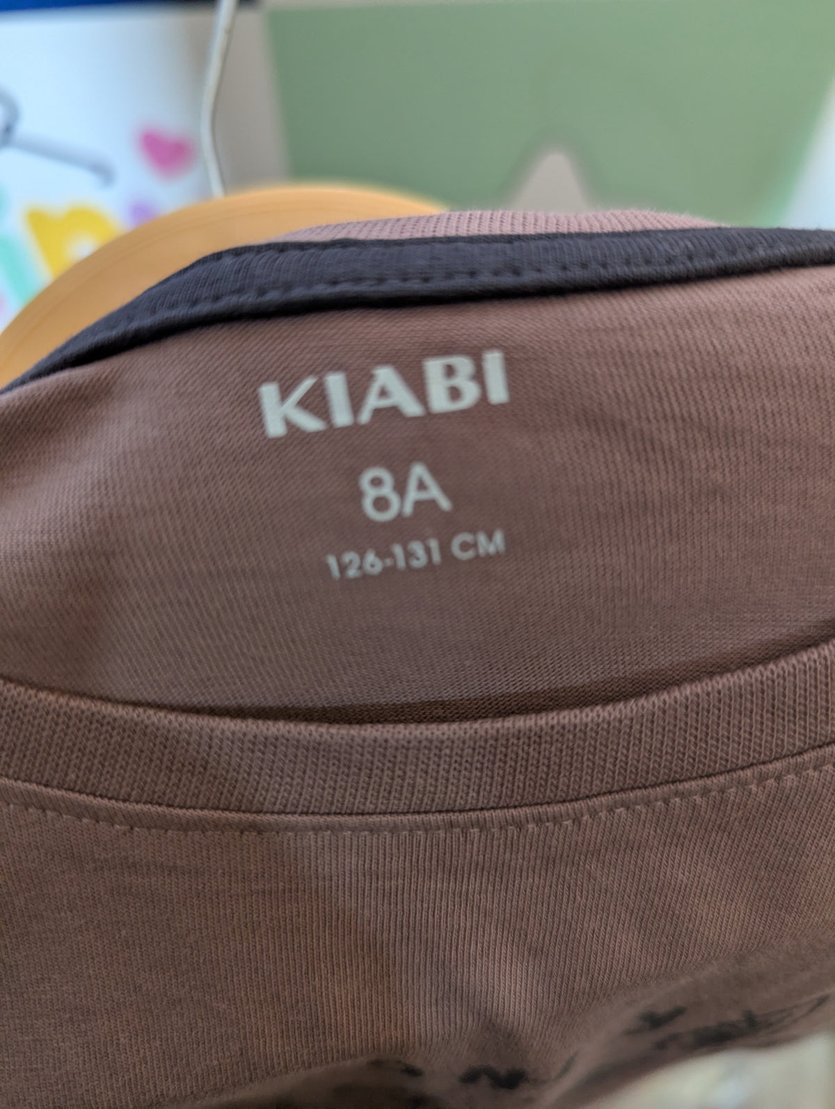 KIABI Boys Mauve Brown "It's Only Good Vibes" Guitar Graphic Short Sleeve Tee - Size 8A Estimated Age 8 Years AB2