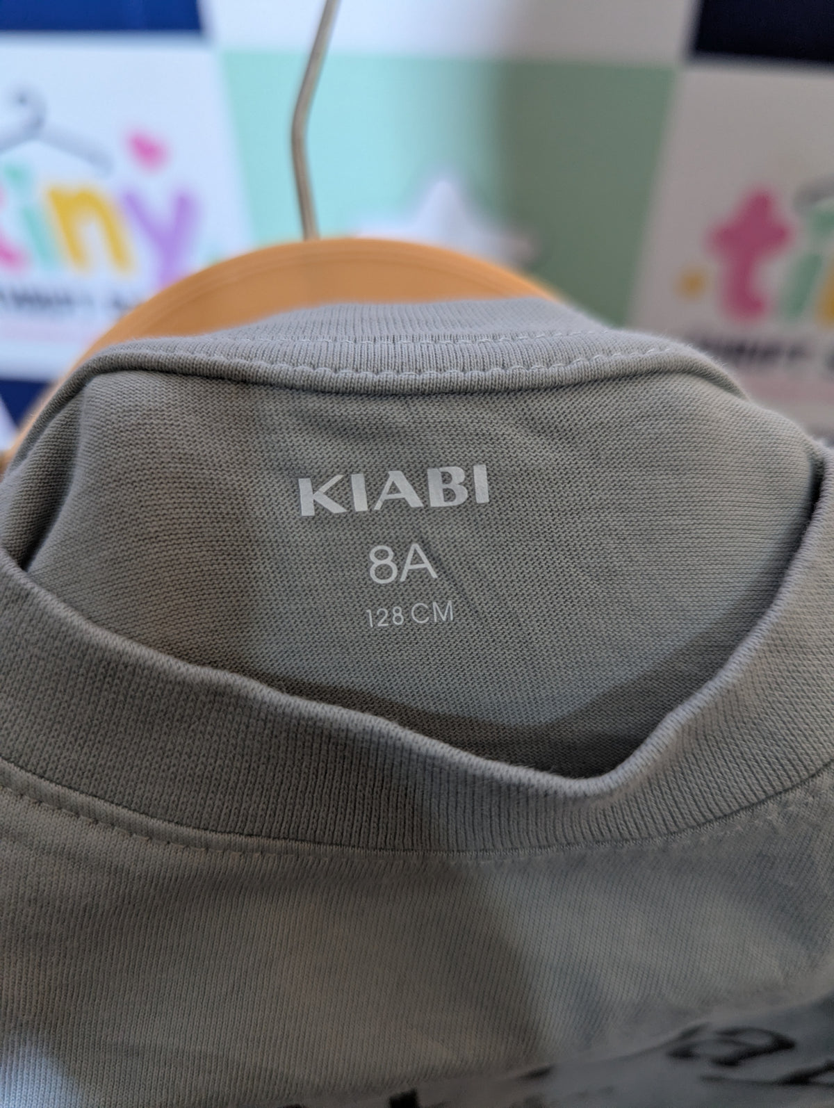 KIABI Boys Sage Green "Wolf Day" Adventure Graphic Short Sleeve Tee - Size 8A Estimated Age 8 Years AB2