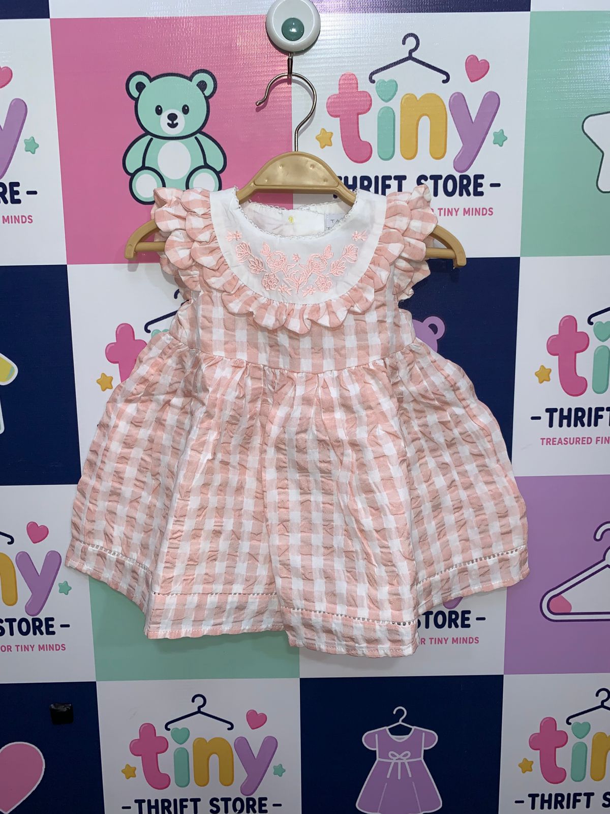 Tahari baby dress, peach gingham baby girl outfit, embroidered collar infant dress, 6-9 months designer baby clothes, seersucker summer dress, Tiny Thrift Store luxury kids, peach ruffle baby dress.