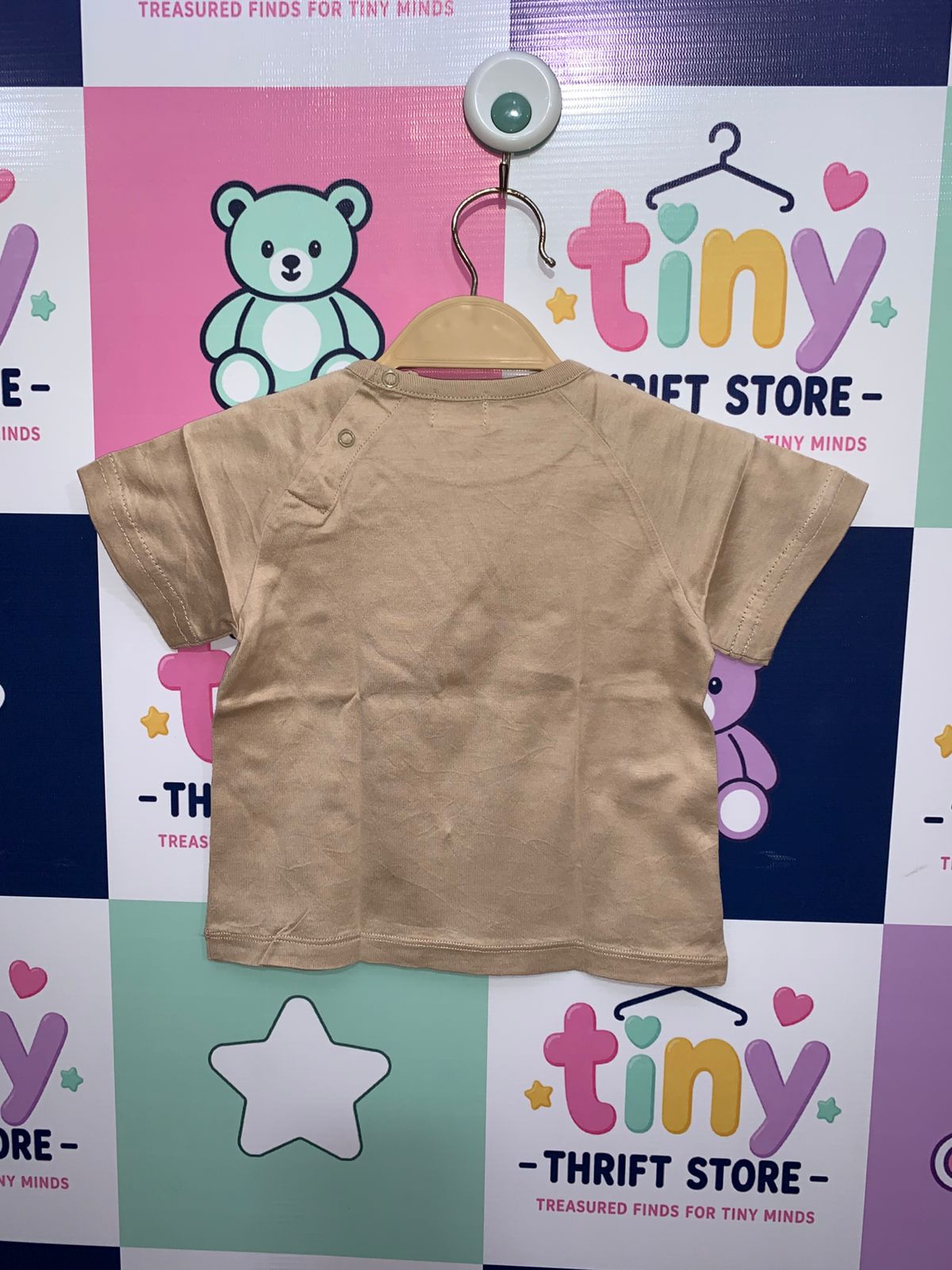 Celine Baby Luxury Tan Turtle Graphic Raglan Tee - Made in Japan - Size: 80 (approx. 12-18 Months) AB1