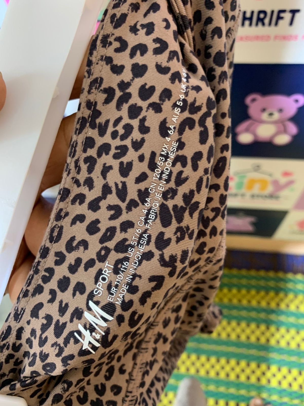 H&M Sport Girls' Leopard Print Performance Leggings - Size 5-6 Years AB1
