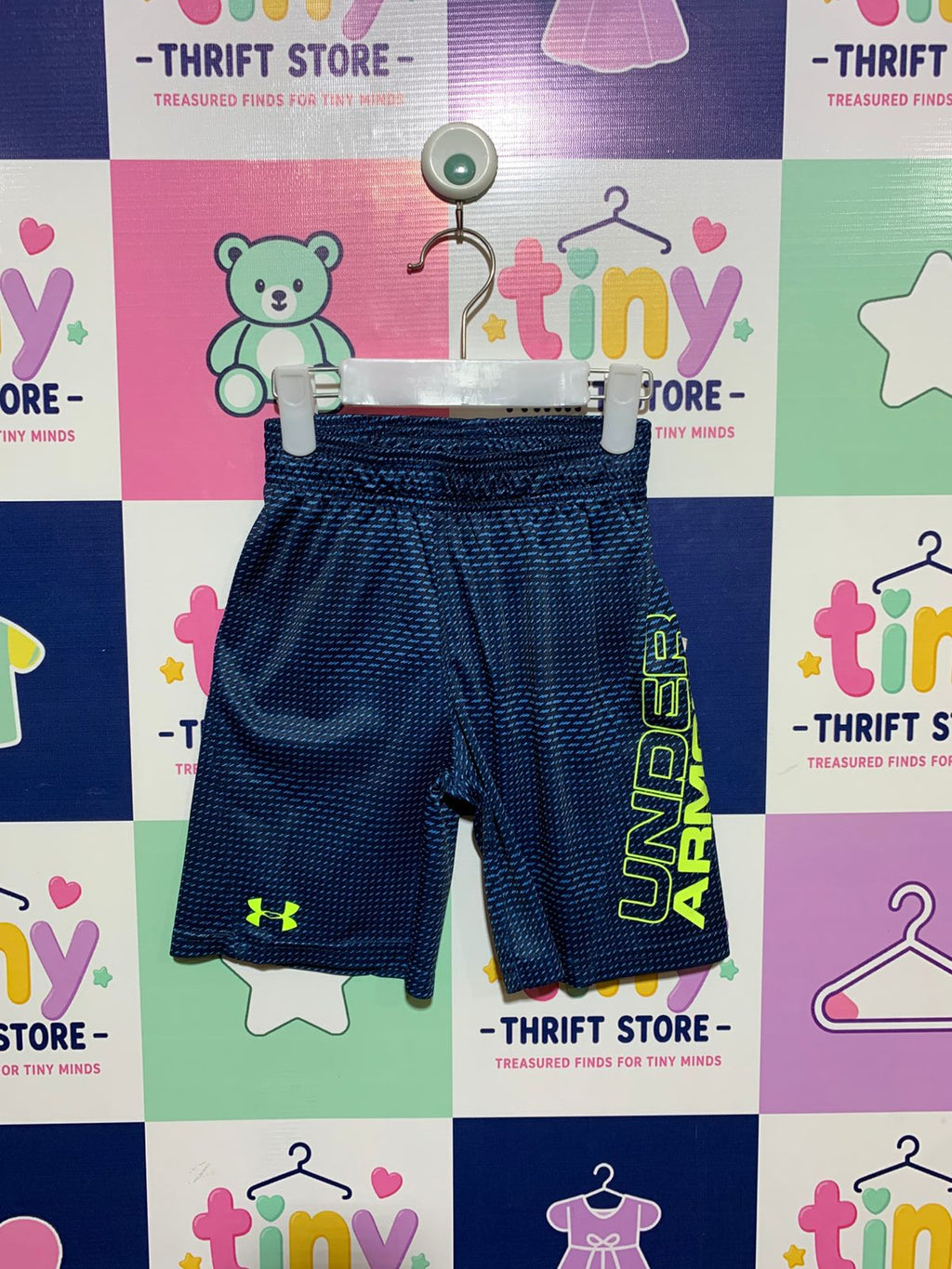 Under Armour Boys' Navy & Neon Printed Athletic Shorts - Size 6 AB1