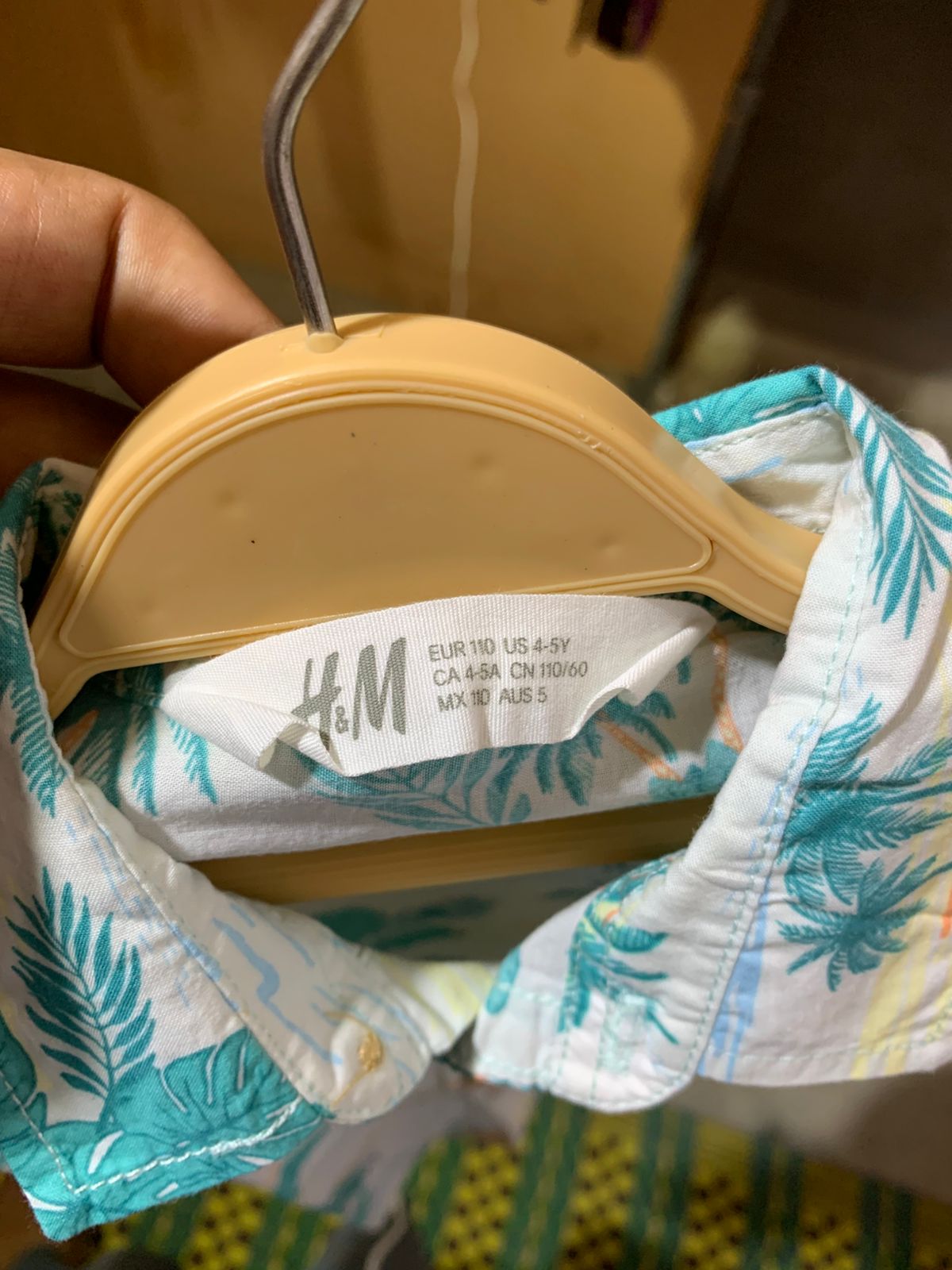 H&M Boys Tropical Dinosaur Island Short Sleeve Button-Down Shirt - Size 4-5Y AB1