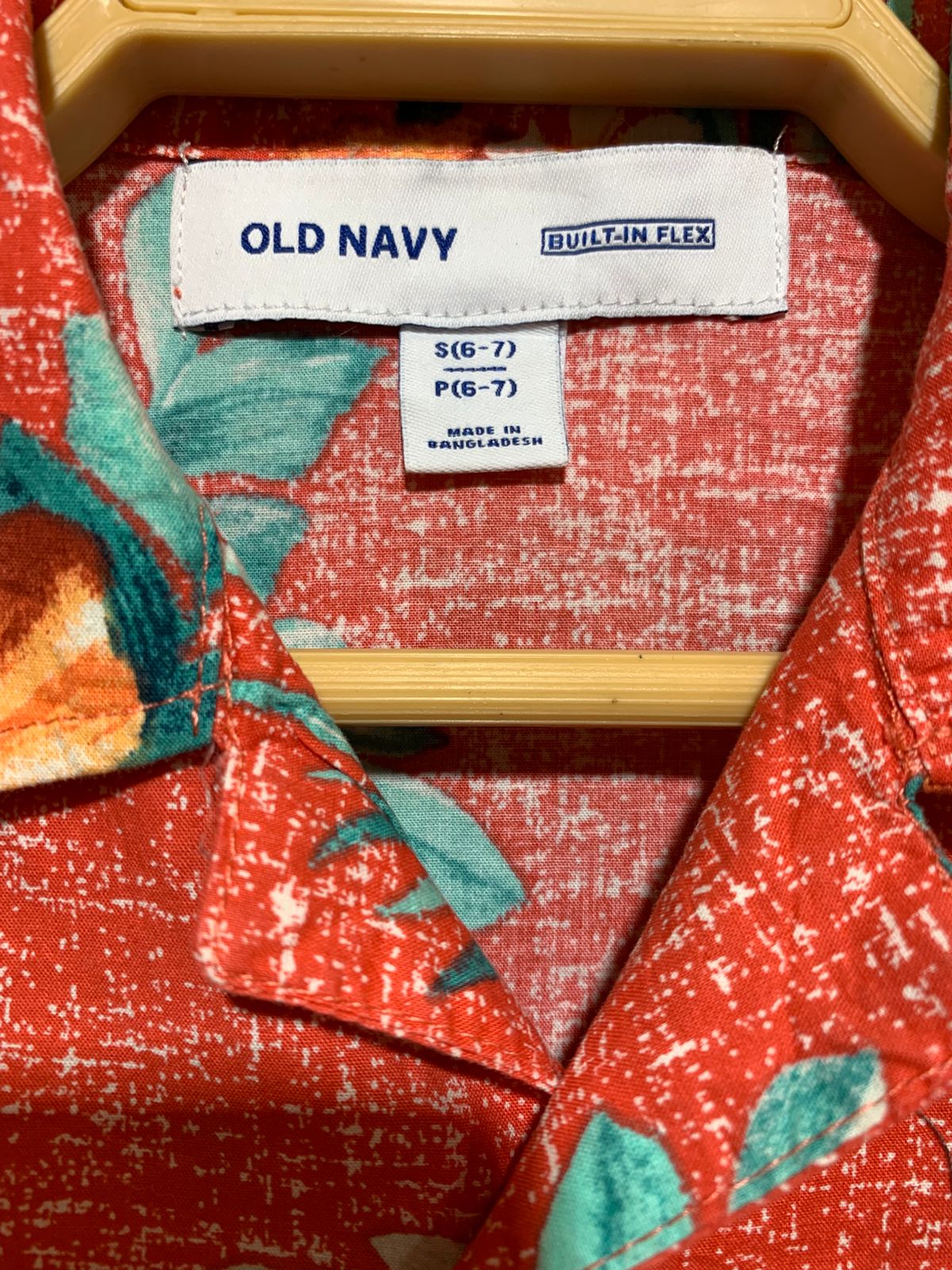 Old Navy Boys Tropical Floral "Built-in Flex" Short-Sleeve Button-Down Shirt - Size Estimated Age 6-7 Years AB1