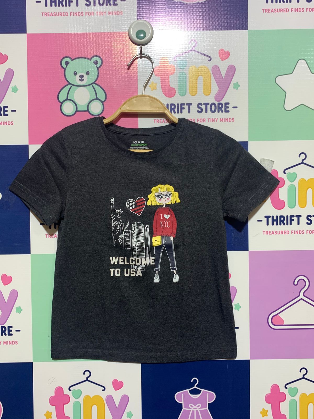 Kiabi Girls Charcoal Grey "Welcome to USA" Organic Cotton Graphic Tee - Size Estimated Age 8 Years AB1