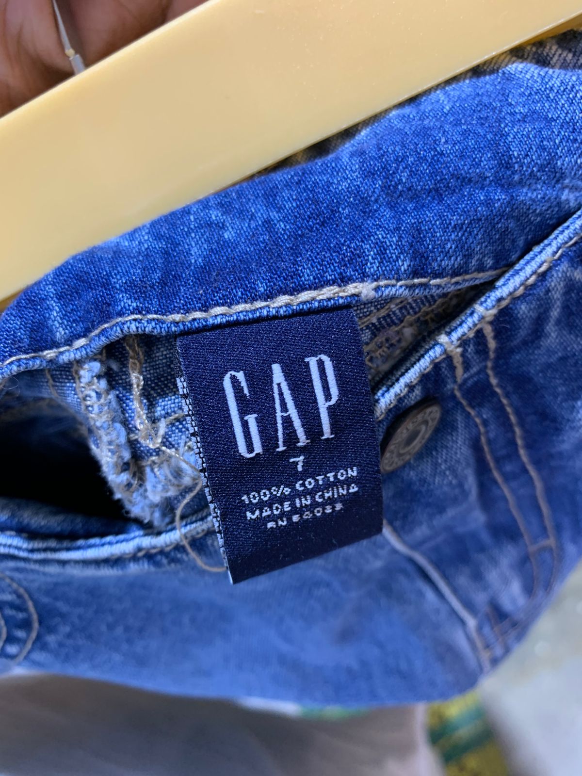 GAP Girls Medium Wash Floral Embroidered Denim Midi Skirt - Size Estimated Age 7 Years AB1