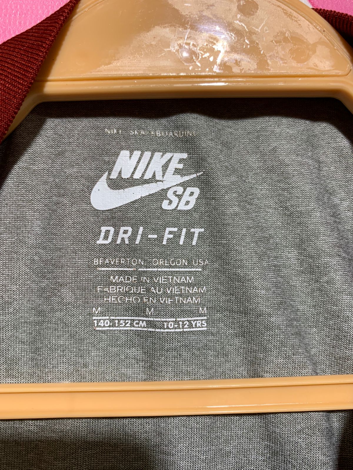 Nike SB Boys Heather Grey & Crimson "Dri-FIT" Skateboarding Tee - Size Estimated Age 10-12 Years AB1