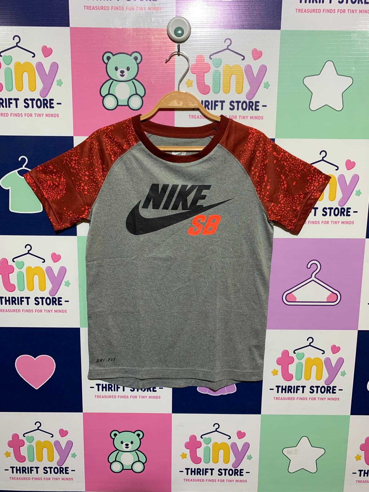 Nike SB Boys Heather Grey & Crimson "Dri-FIT" Skateboarding Tee - Size Estimated Age 10-12 Years AB1