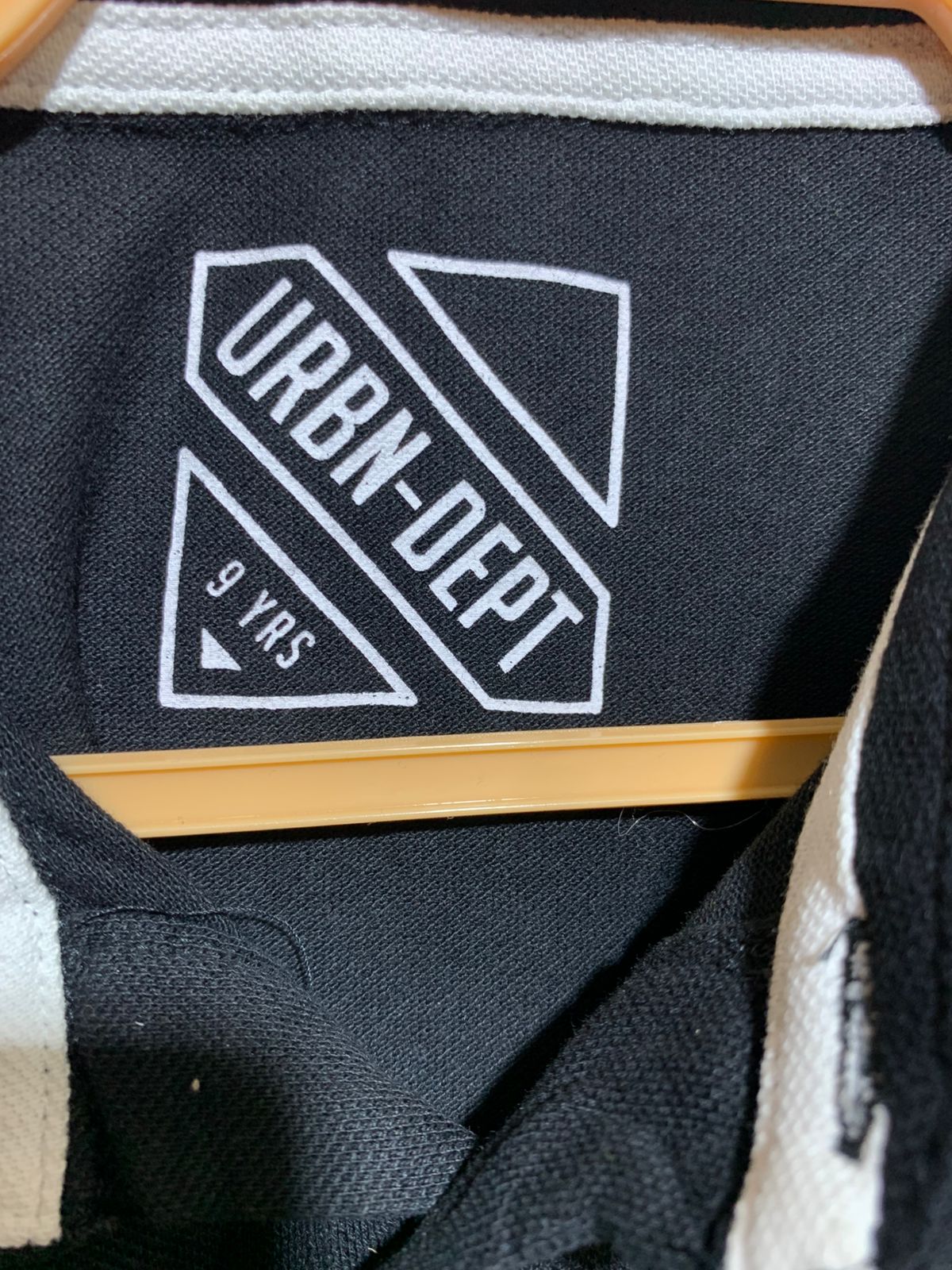 URBN-DEPT Boys Classic Black Pique Polo Shirt with Tipped Collar - Size Estimated Age 9 Years AB1